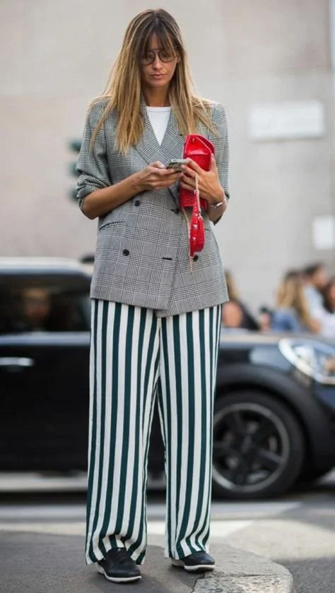 look-outono-calcas-riscas-verticais-elegancia-alongamento-silhueta-02.jpg
