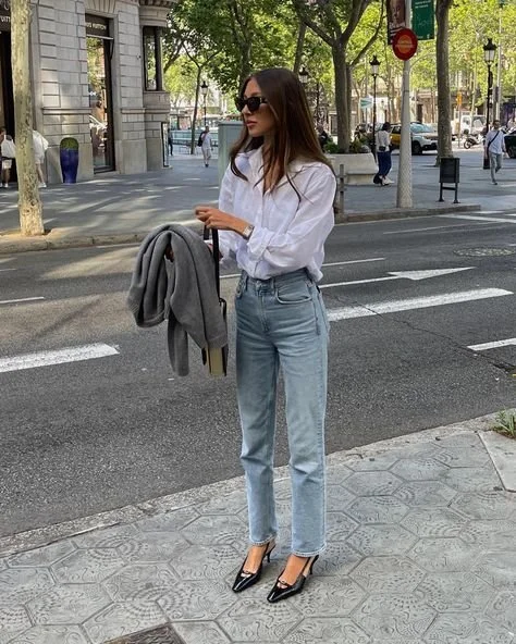look-jeans-camisa-branca-feminina-classico-elegante-03.jpg