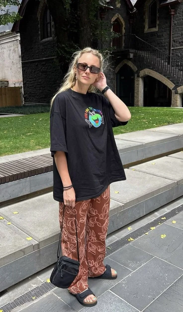 3-formulas-outfit-look-calcas-fluidas-t-shirt-oversized-sandalias-02.jpeg