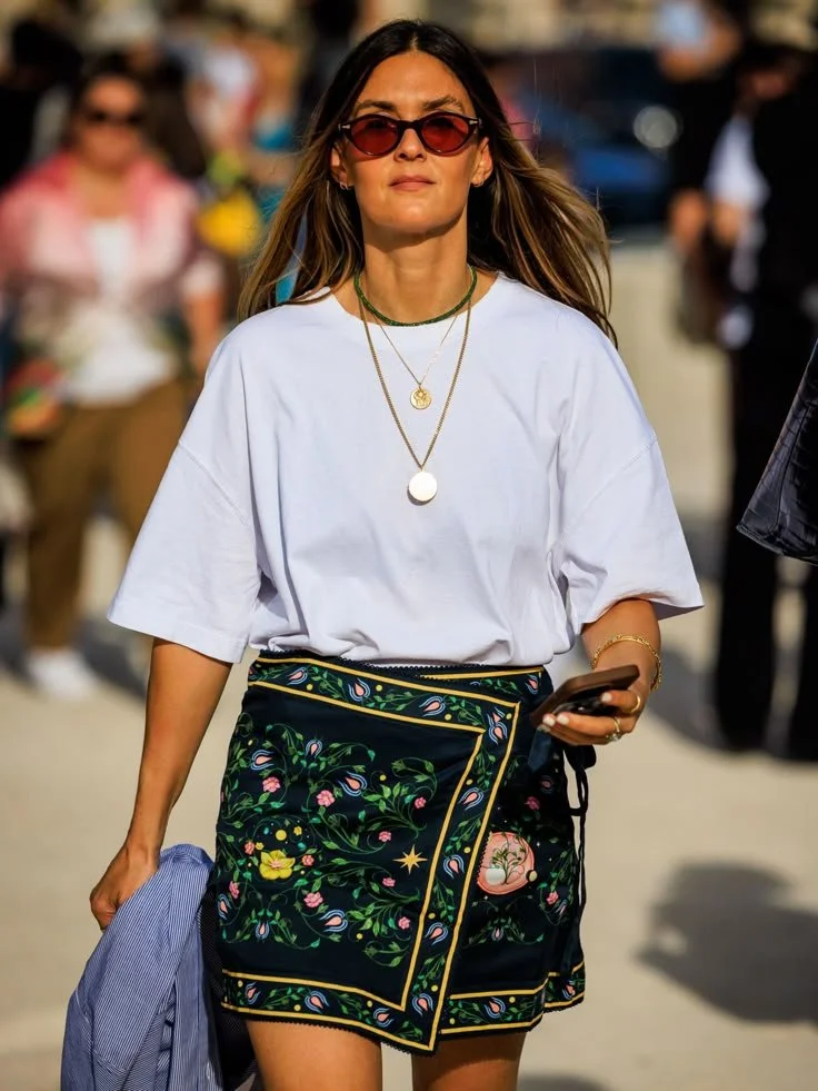 7-inspiracoes-looks-mini-fun-saia-mini-t-shirt-descontraida-07.jpeg