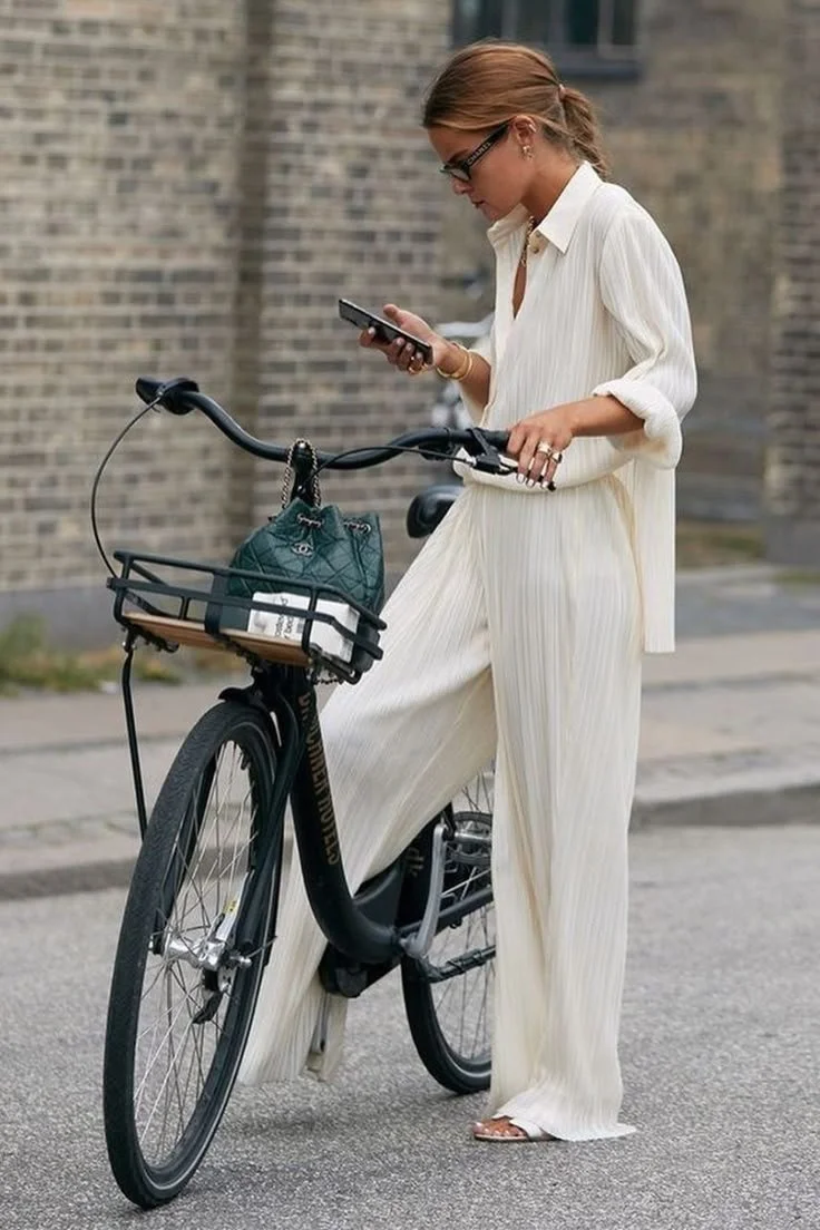 7-inspiracoes-looks-total-white-vibes-classico-fresco-elegante-08.jpeg