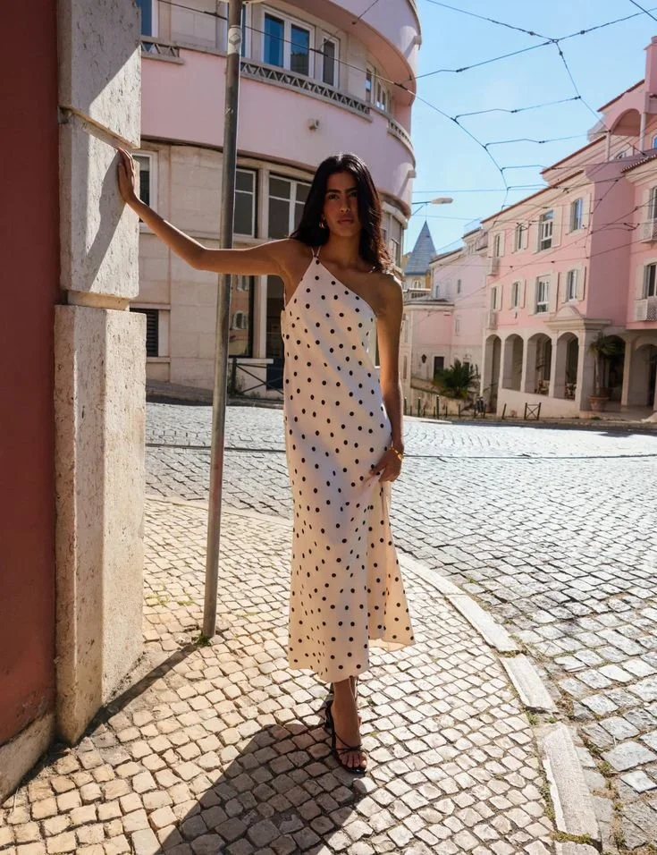 vestido-verao-longo-de-um-ombro-com-bolinhas-shopping-online.jpeg
