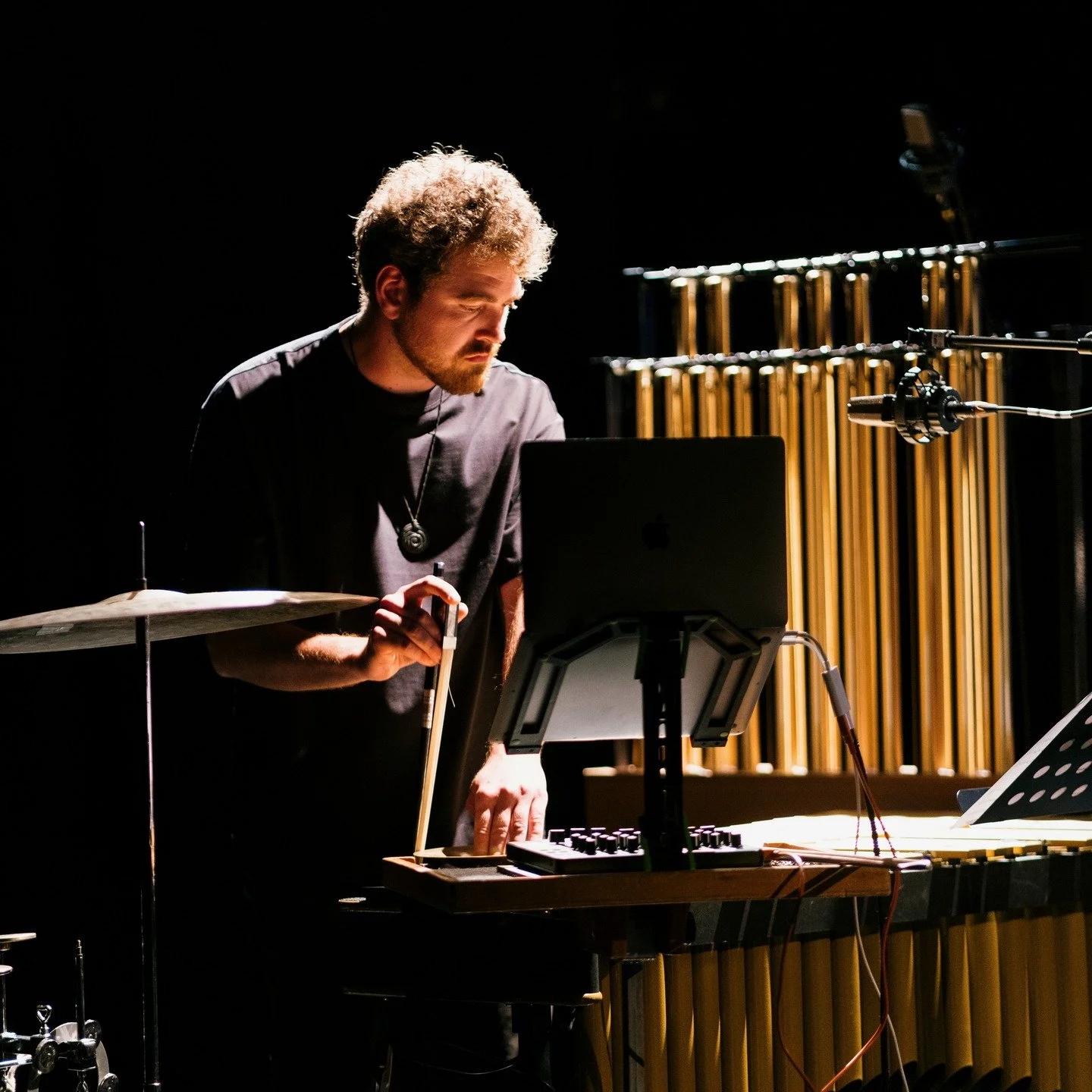A month ago, I was giving my final recital at HKB.
Beyond grateful for these 5 years of encounters, learning, and experimentation that shaped me throughout two Master's degrees.

This premiere meant a lot to me, as it shares what I've been working an