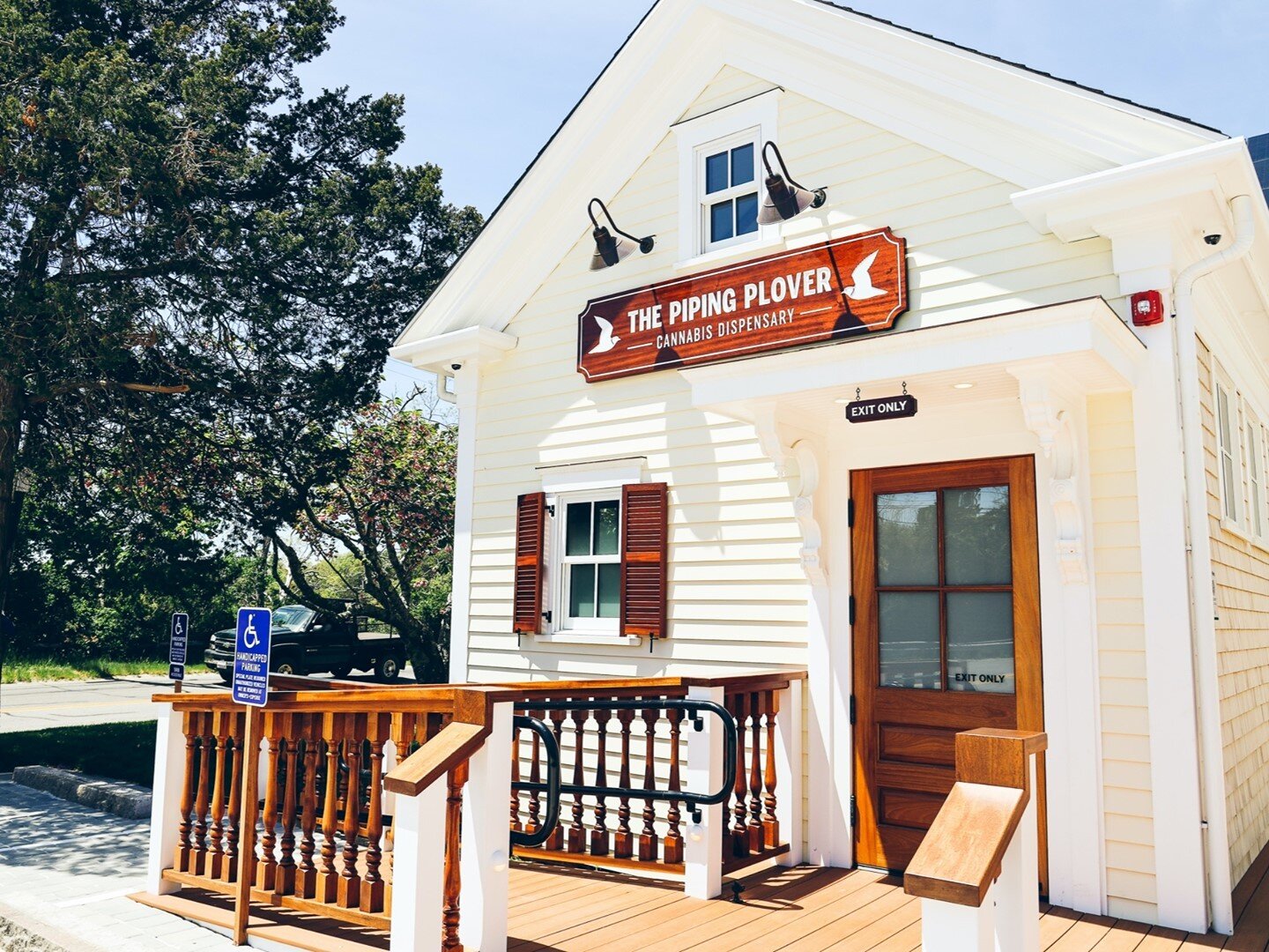 Client Spotlight! We are psyched to be working with our friends over at The Piping Plover. This brand new cannabis dispensary located in Wellfleet recently opened after a full renovation, and has that unmatched cool and professional vibe that fits pe