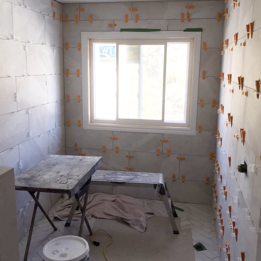 Lots of progress at our Deer Run project.
.
Shower room, hardwood matching, kitchen cabinets and a large skylight will fill the home with sunshine.
.
All in a days work.
.
.
.
#homesweethome #homerenovation #custominstall #homeaddition #burlingtonont