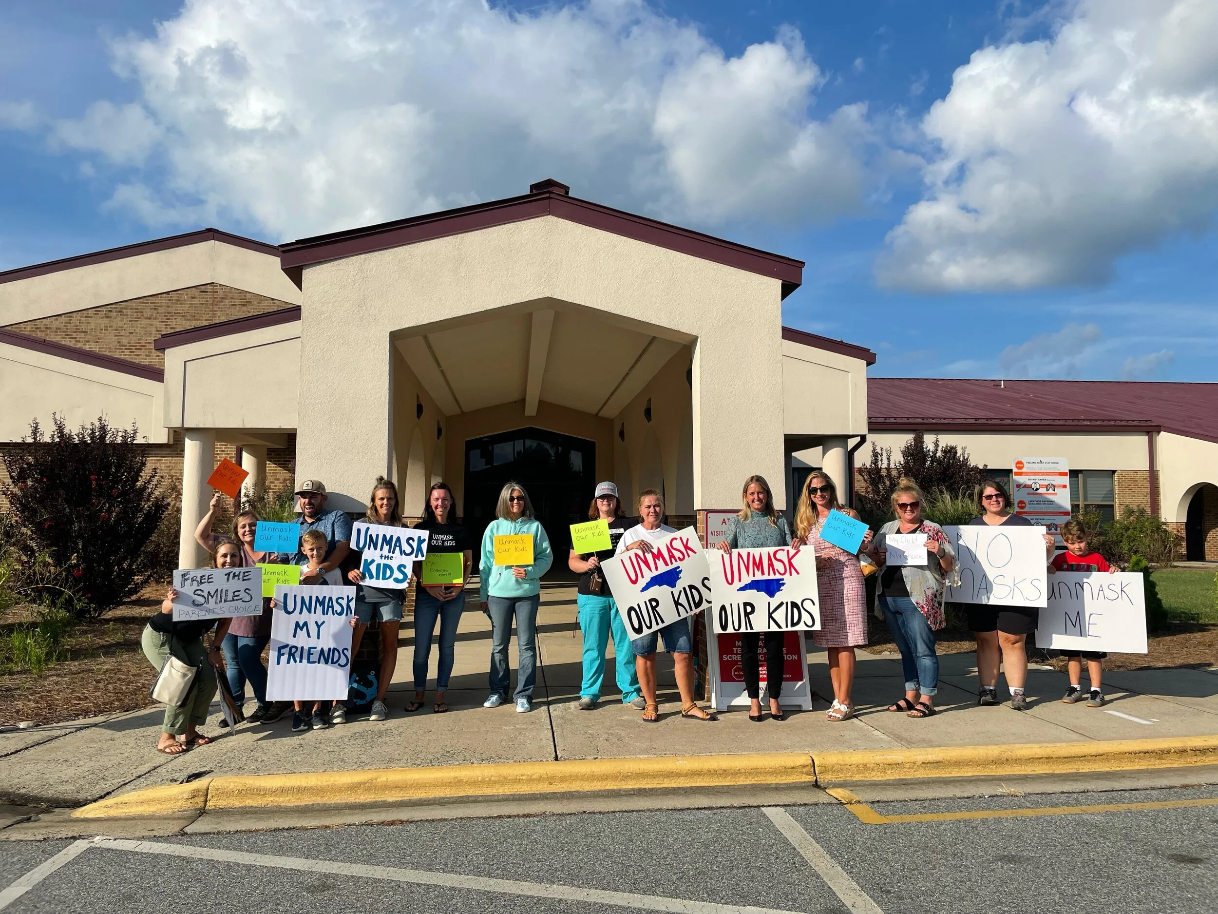 To mask or not to mask?