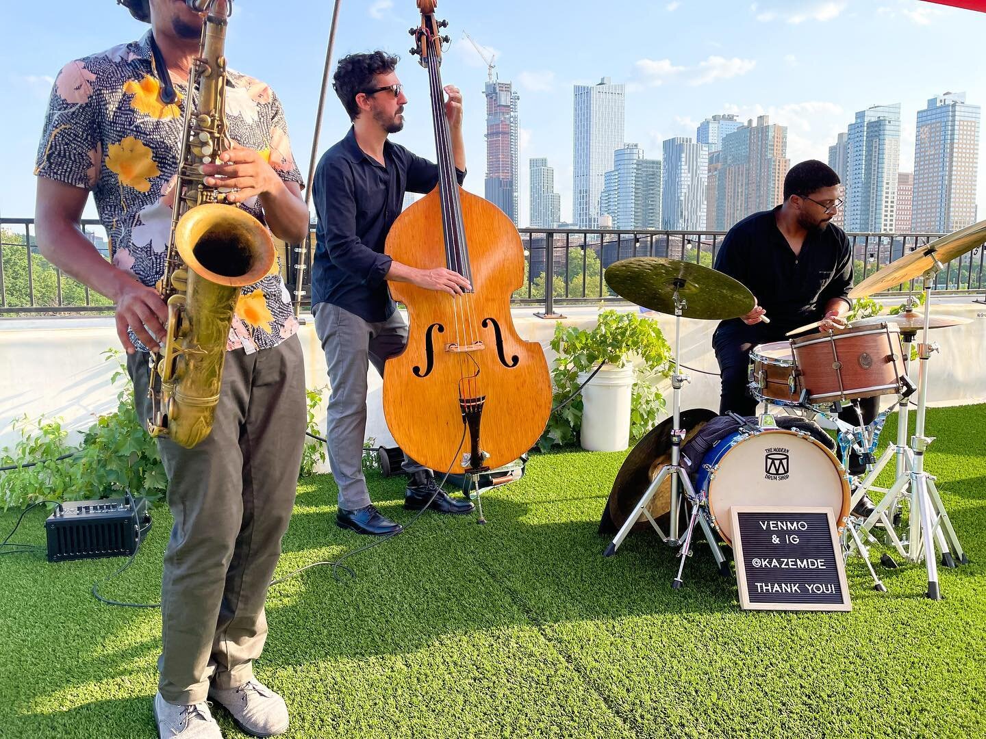 ✨Weekend Photo Dump ✨

#rooftopreds #wine #music #livemusic #wine #nyc #brooklyn #newyorkcity #rooftopbar #drinks