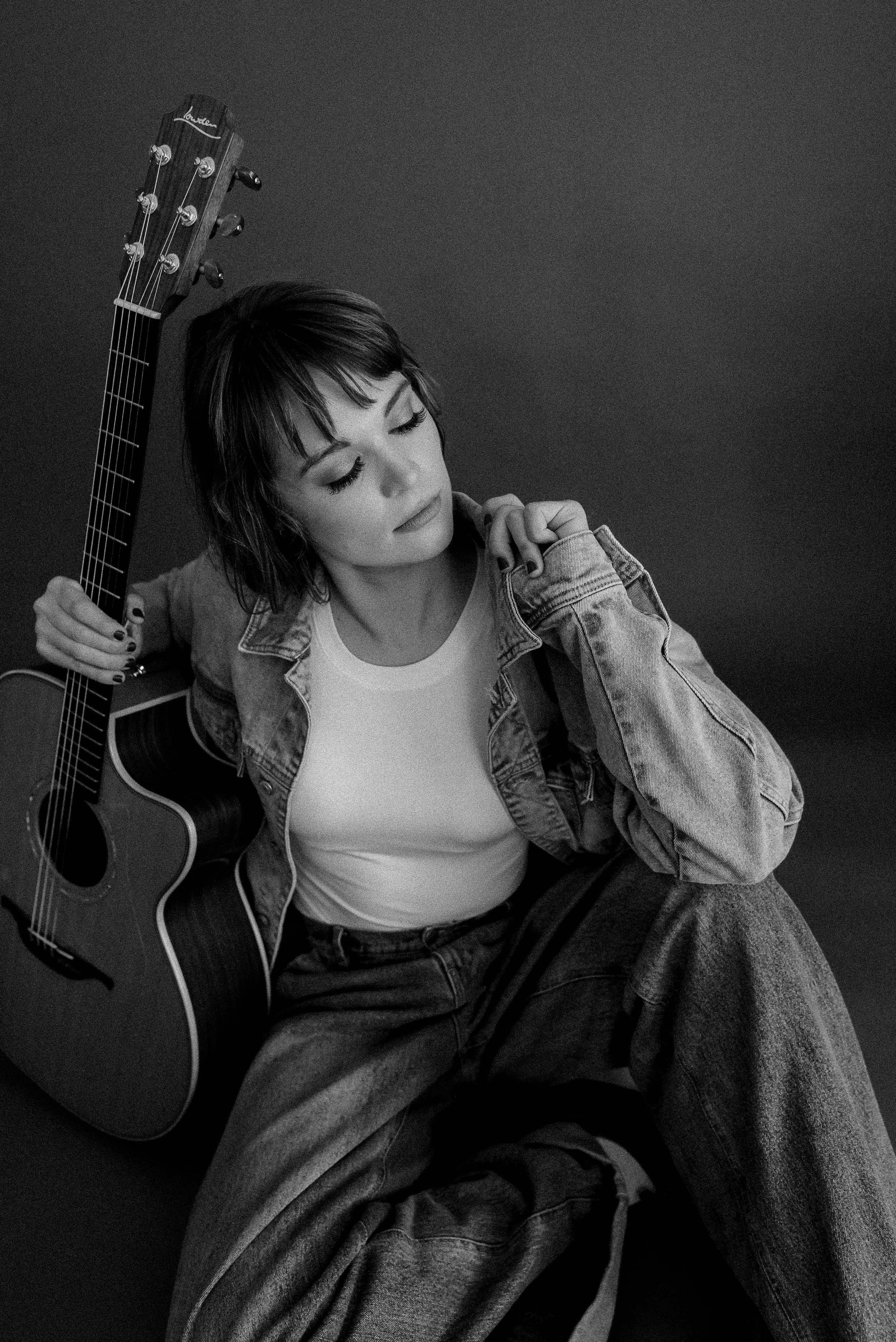 Nicki G Collar B&W.jpg