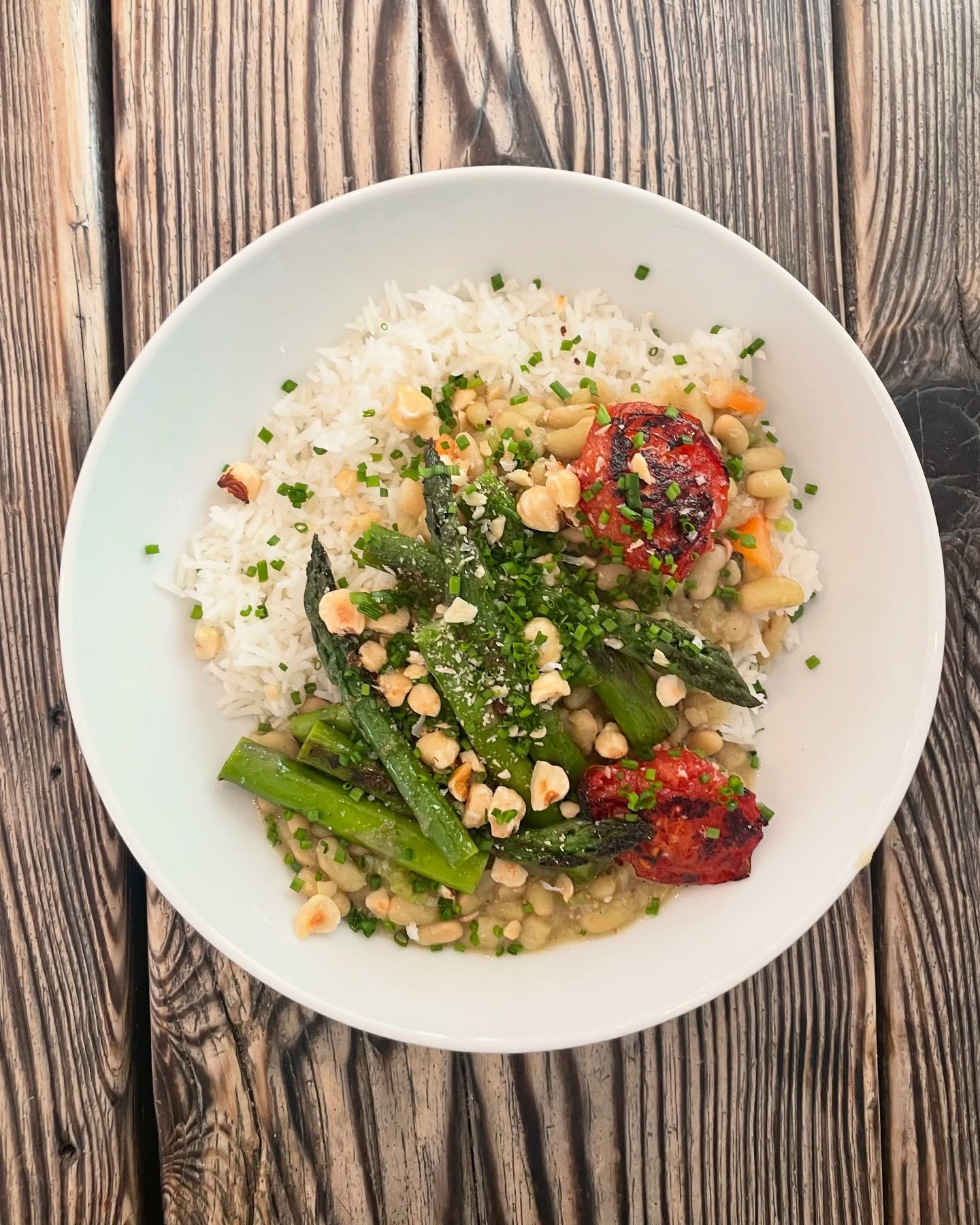 Perfect for a rainy spring day - charred asparagus, roasted tomatoes and flageolet bean stew with roasted hazelnuts and rice 🍴 

#stew #asparagus #vegetarian #vegeterianfood #vegan #veganfood #cafe #lunch #brixton #camberwell #loughboroughjunction