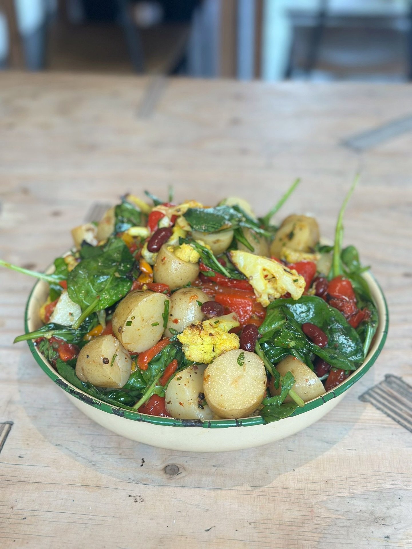 On the menu today: roast cauliflower, red pepper, spinach, caper, kidney bean and potato salad 🥗 

Have a small or big portion, add roast tomato and herb frittata.

#salad #lunch #food #vegetarian #healthy #nutritious #homemade #brixton #camberwell 