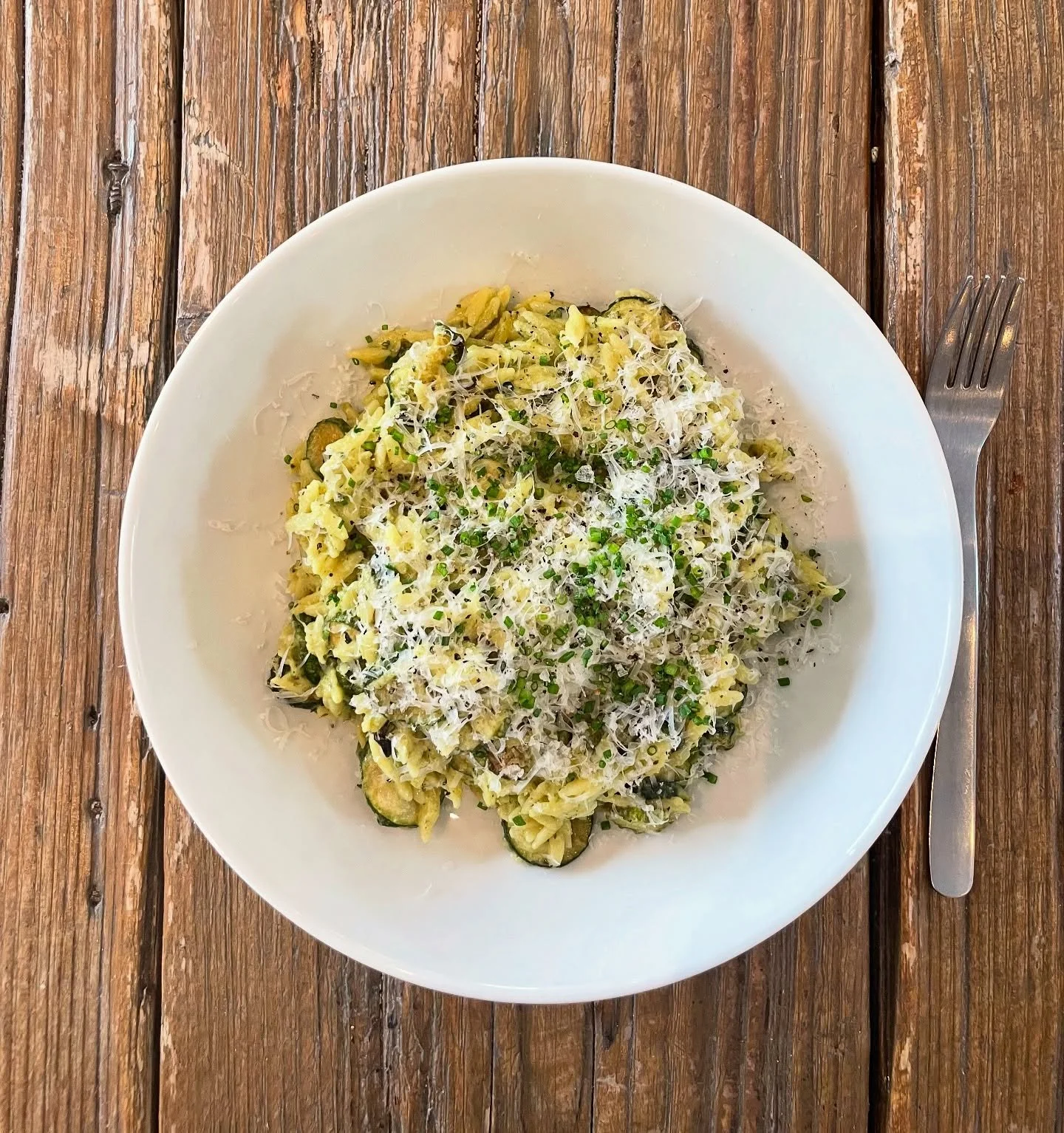 Roast courgette and pesto orzo pasta π½οΈ 
#pasta #meal #lunch #vegetarian #cafe #southlondon #brixton #camberwell #hernehill #loughboroughjunction #sw9