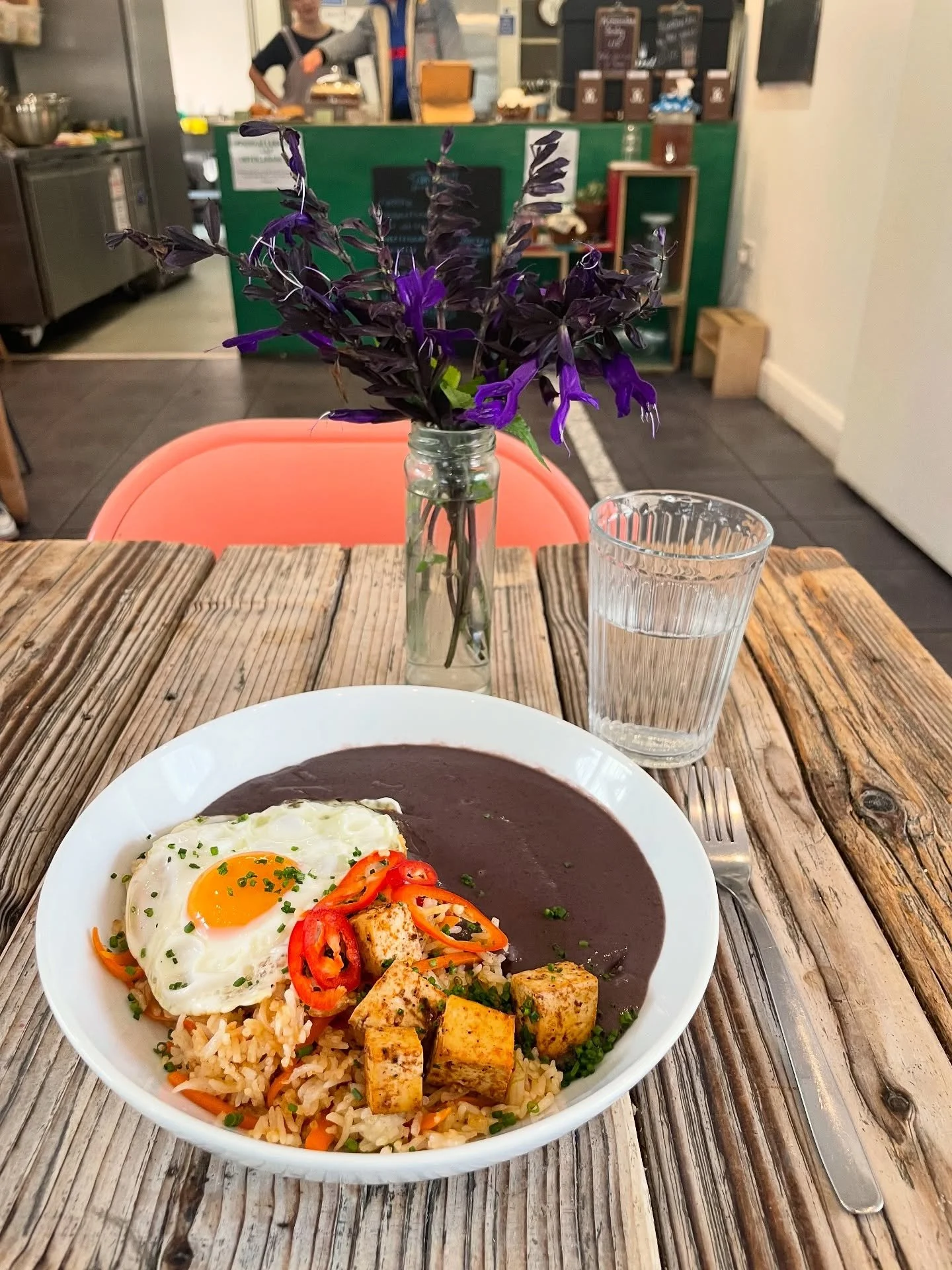 Fried rice with black bean pur&eacute;e and baked tofu - you can add a fried or scrambled egg too 🍳 

#lunch #vegetarian #food #meal #cafe #brixton #camberwell #hernehill #loughboroughjunction