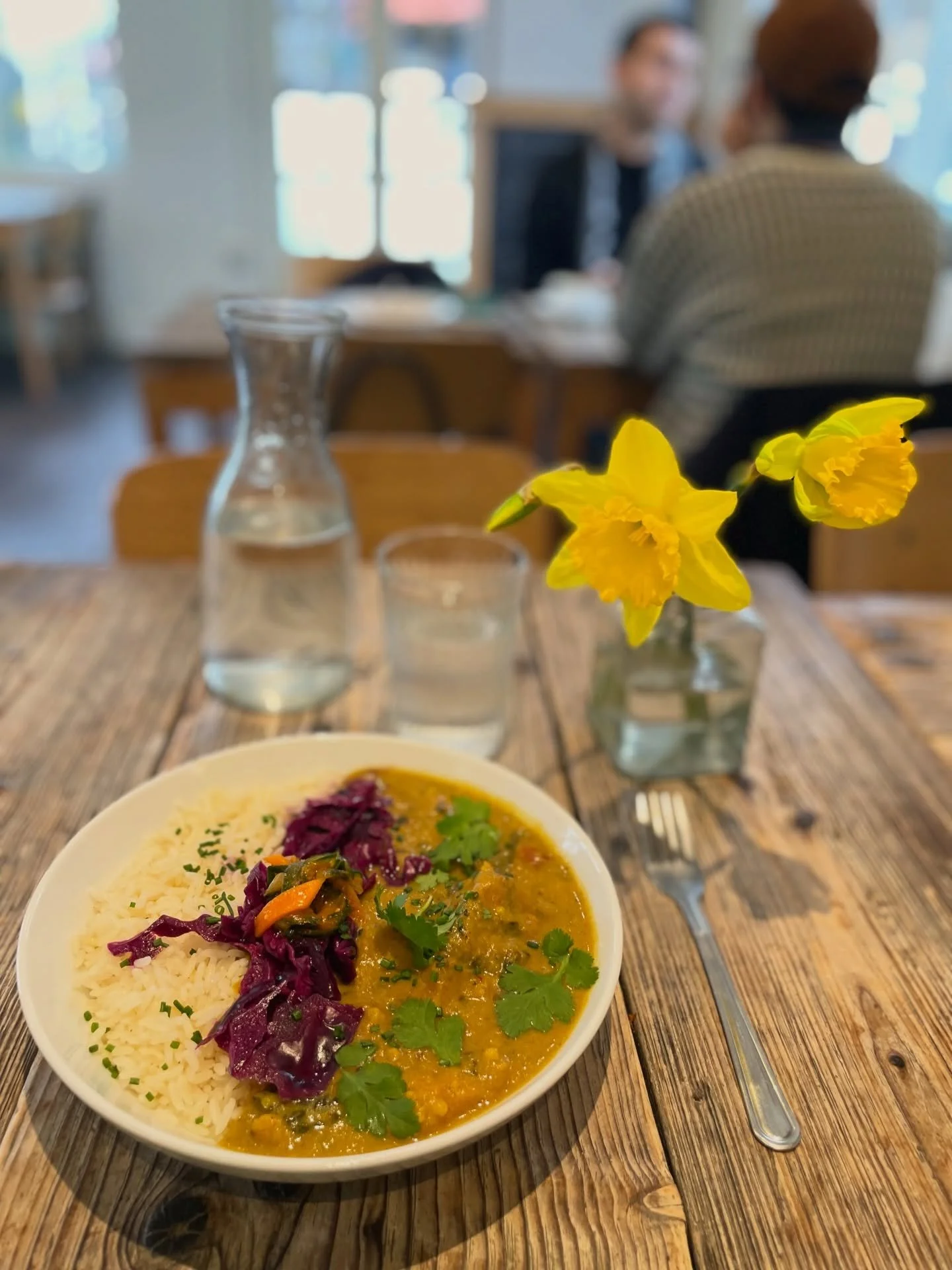 Thai green vegetable curry with rice and pickled red cabbage 🍛 

#lunch #vegan #vegetarian #brixton #camberwell
