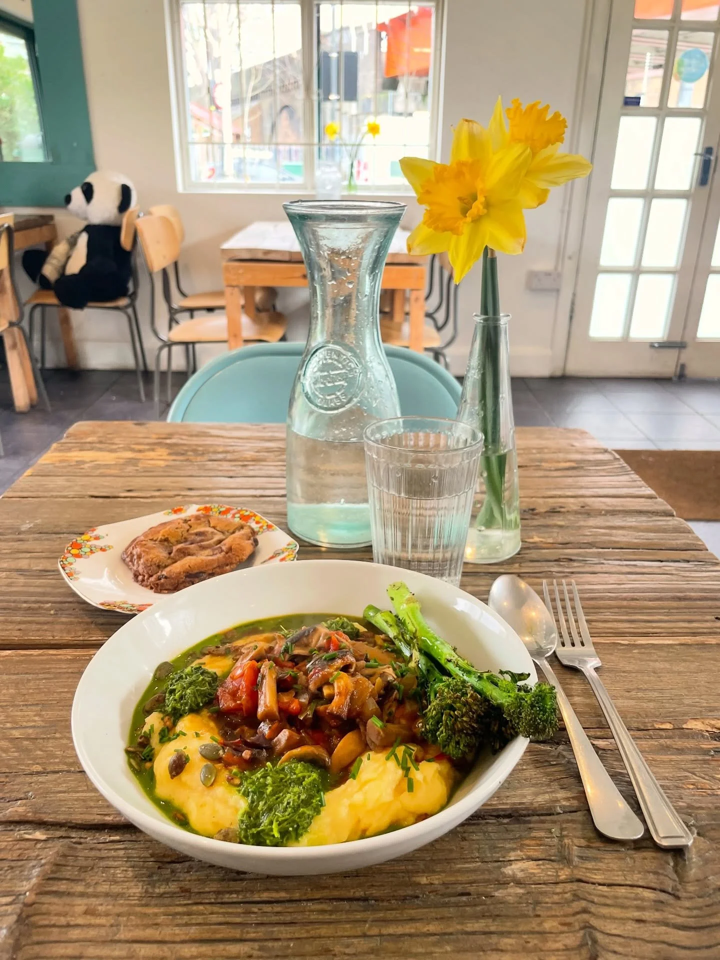 The perfect winter warmer: creamy polenta, mushrooms with roasted pepper &amp; tomato, gremolata and tenderstem broccoli.

And yes&hellip; we did have a cuddly panda join us in the caf&eacute; 🐼 Rescued from the street by a lovely customer, soon to 