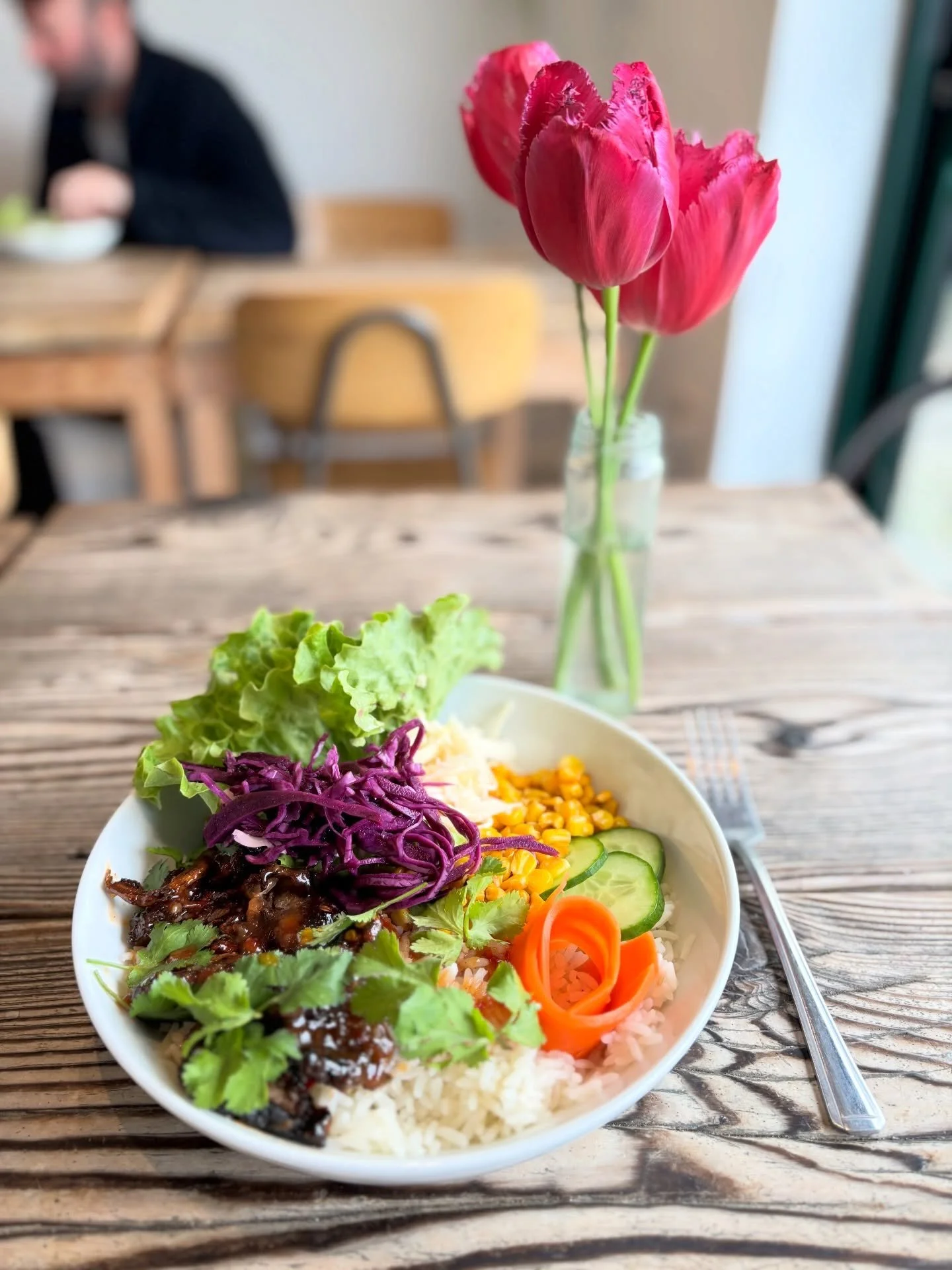 On the lunch menu this week: crispy sweet chilli mushroom rice bowl with corn, pickles and coriander salad 🌿 

Plus soup, ciabatta sandwiches and toasties 🥪 

#lunch #cafe #food #brixton #camberwell