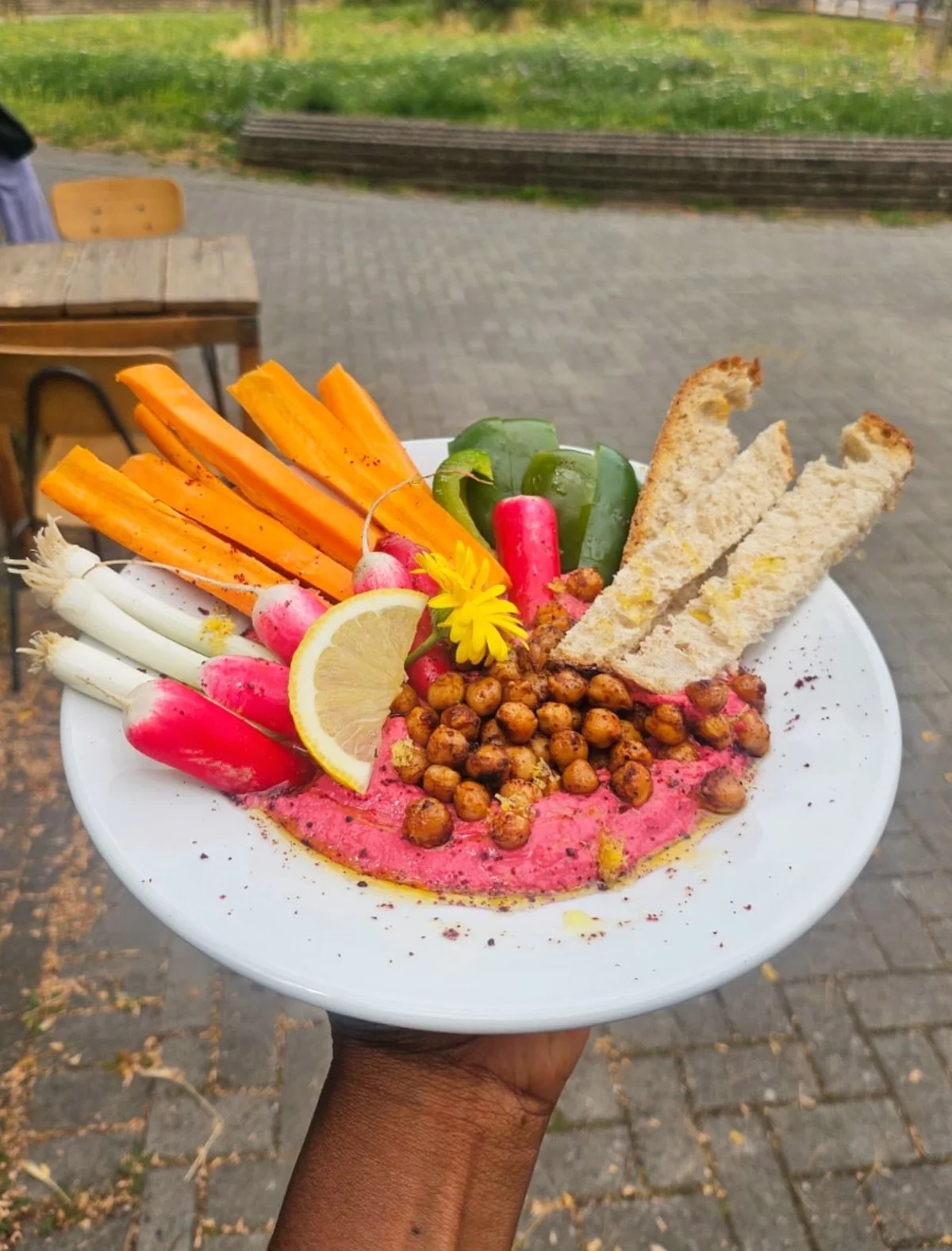 On the menu: beet hummus &amp; crudit&eacute;s, quinoa &amp; lentil stuffed mushrooms on herby mash with greens, plus cheese toasties &amp; roasted beetroot, carrot &amp; mushroom ciabattas 🍴 

#cafe #lunch #plantbased #homemade #loughboroughjunctio