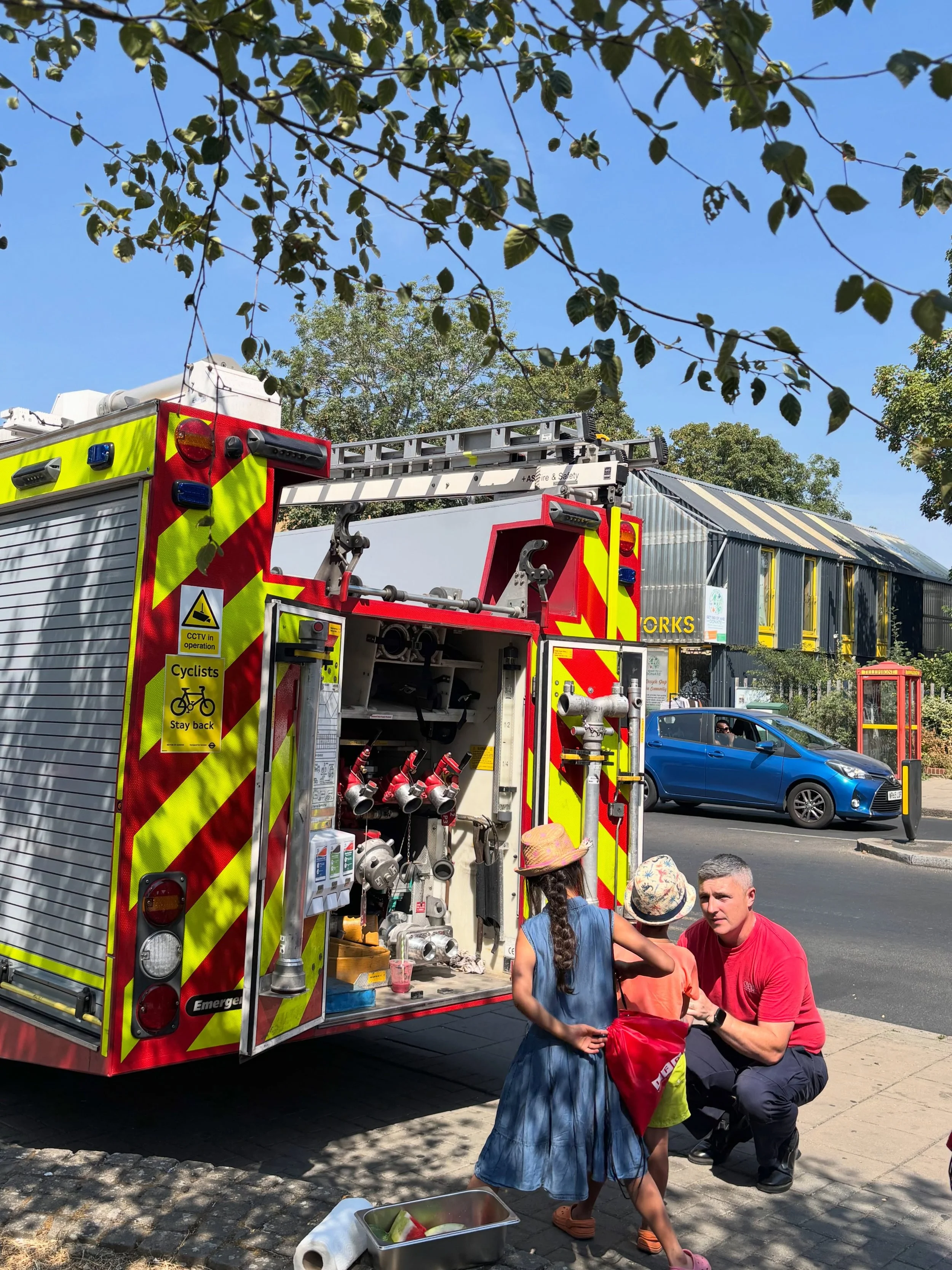 🚒 It was great to have the @londonfirebrigade team with us at Connecting and Cooling Fiveways to talk through the fire risks from e-bikes and batteries, as well as the high risk of wildfires, even in urban spaces. And, of course, they gave local chi