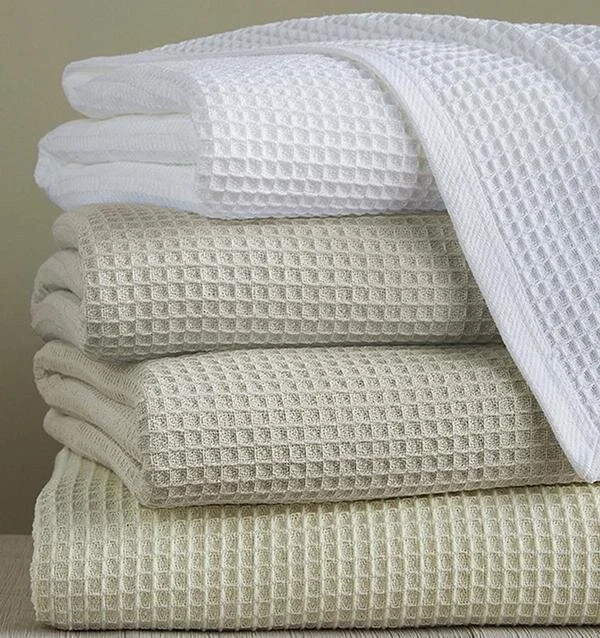 sferra-kingston-blanket-11027fqbl-default_a42fcc27-c820-48db-9f01-7c6d881ffd94_600x.jpg