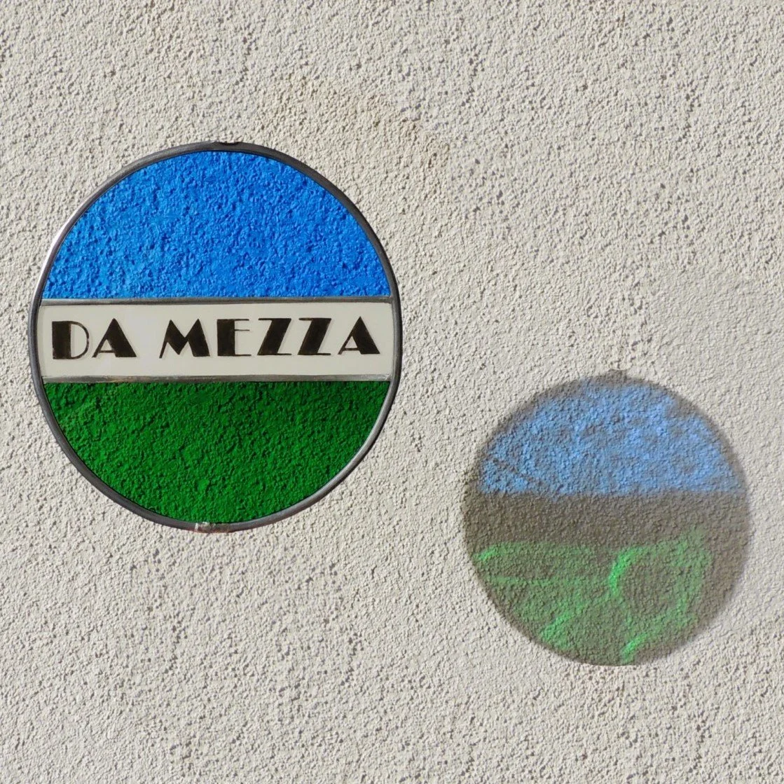 stained glass business logo. Friuli venezia giulia, Da Mezza, logo aziendale, verate artistiche, vetro colorato, Charlotte Roden, Udine, Friuli Venezia Giulia FVG, Italy.