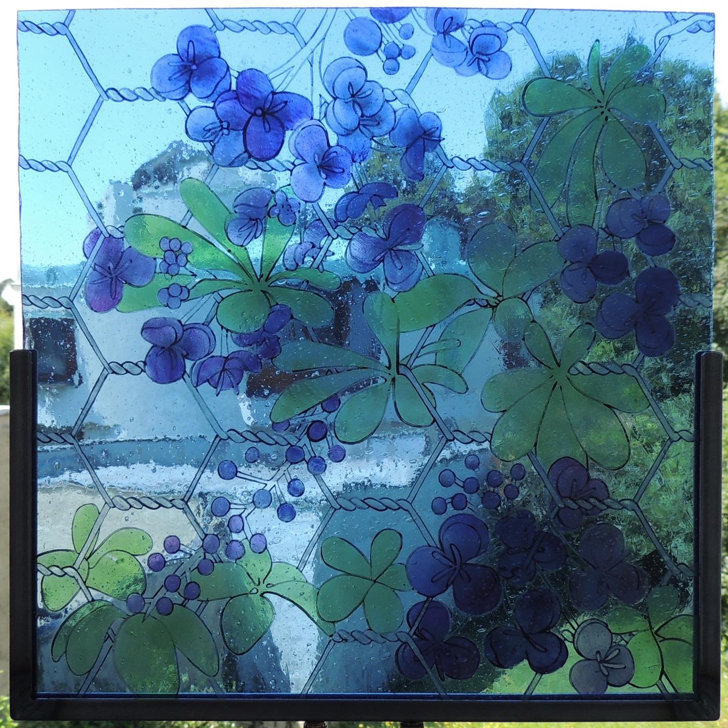 Here&rsquo;s my #stainedglass panel, Chicken Wire Trellis, for the @bsmgp online exhibition &lsquo;Inspired by Morris&rsquo;. I used mid-blue antique glass, grisaille and enamels to create the effect. 

&ldquo;Inspired by Morris&rsquo;s Trellis desig