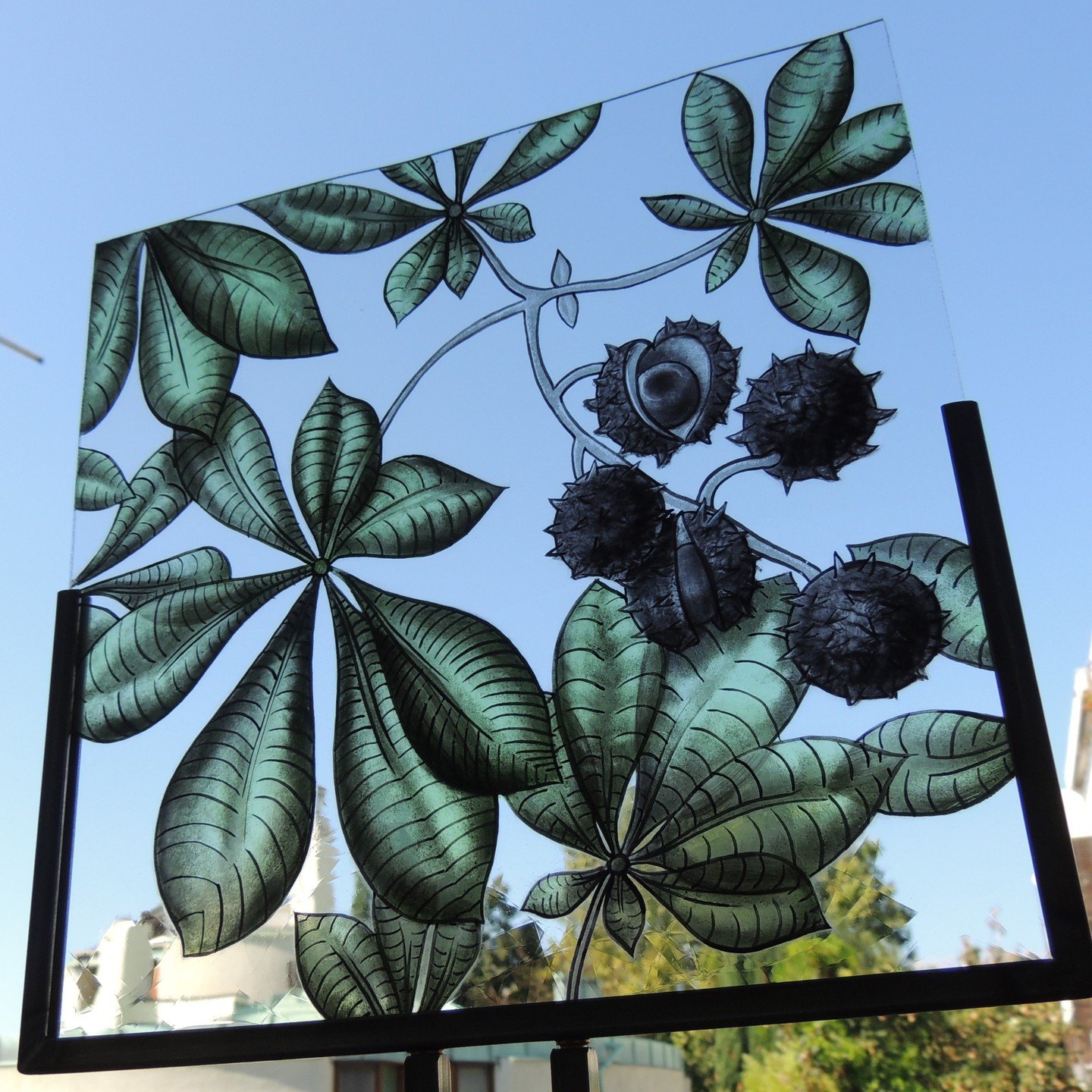 The #horsechestnut panel that has been ages in the making! I really wanted to make a panel in the style of glass I saw from 100 years ago in Barcelona (the building is now a clothes store) but with my own subject. I hope you like it!

#VetrateArtisti
