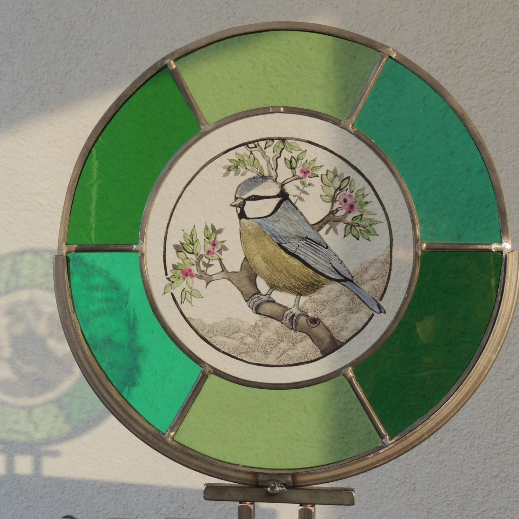 Eurasian blue tit (Cyanistes caeruleus) stained glass, cinciarella, vetrate artistiche, charlotte roden