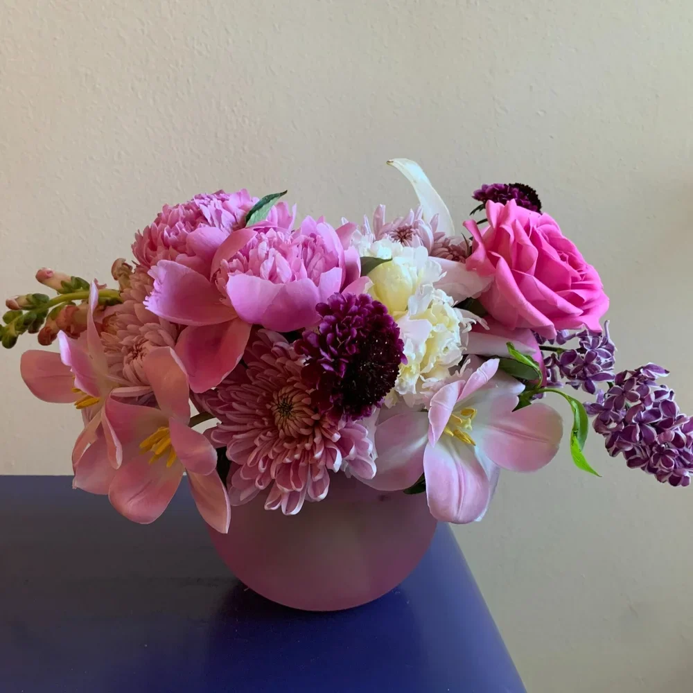 pink-flower-set-floral-design-nyc-valentina-spalten.webp