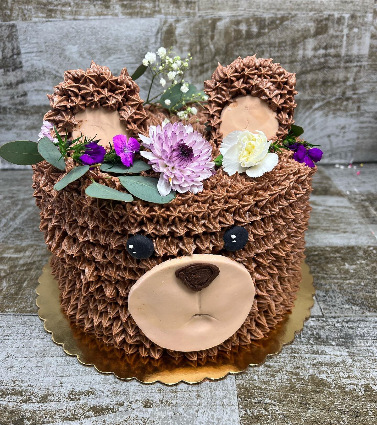 Oh baby bear!
.
.
#posh #poshcakes #parker #parkercolorado #bearcake #customcakes #denver #birthdaycake #cakeartist