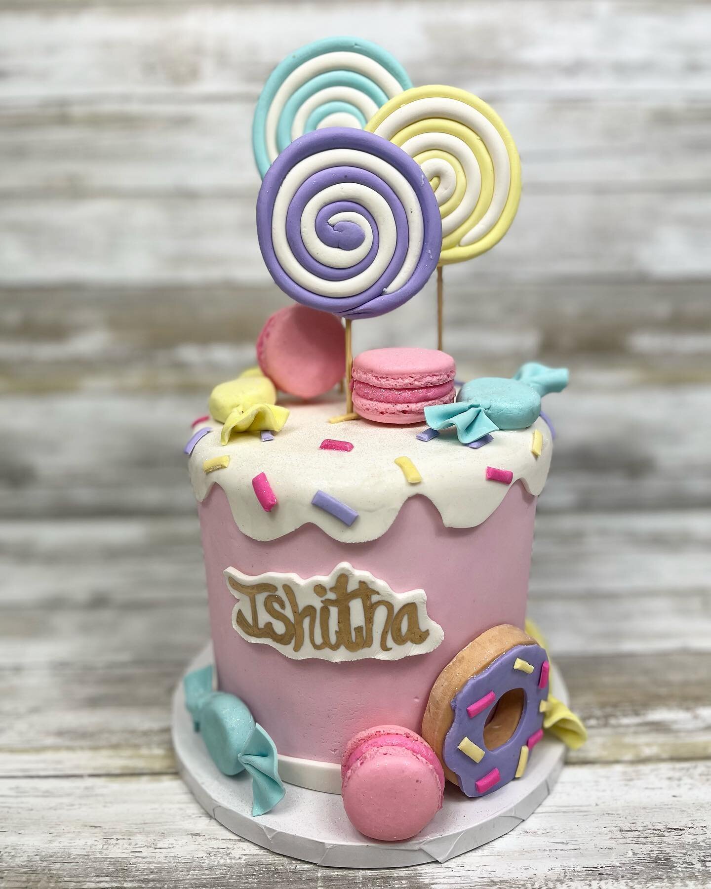 A fun candy themed cake! 
.
#posh #poshcakes #customcakes #candycakes #candyland #fondantcake #cakeartist