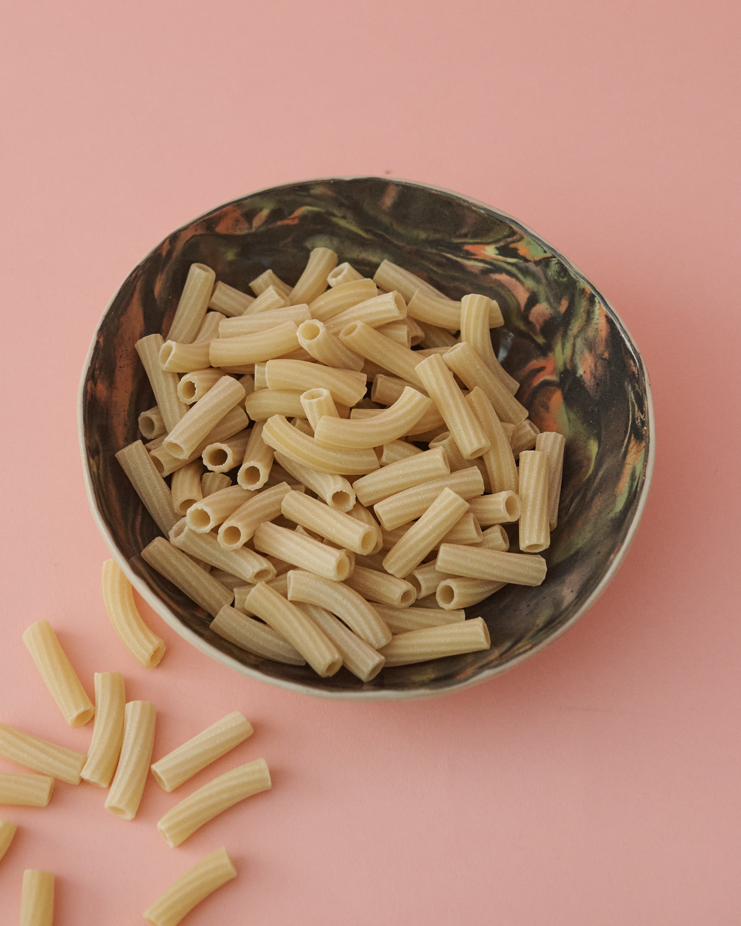 Bowls_BlackRainbowMarblePasta_Lifestyle_573.jpg