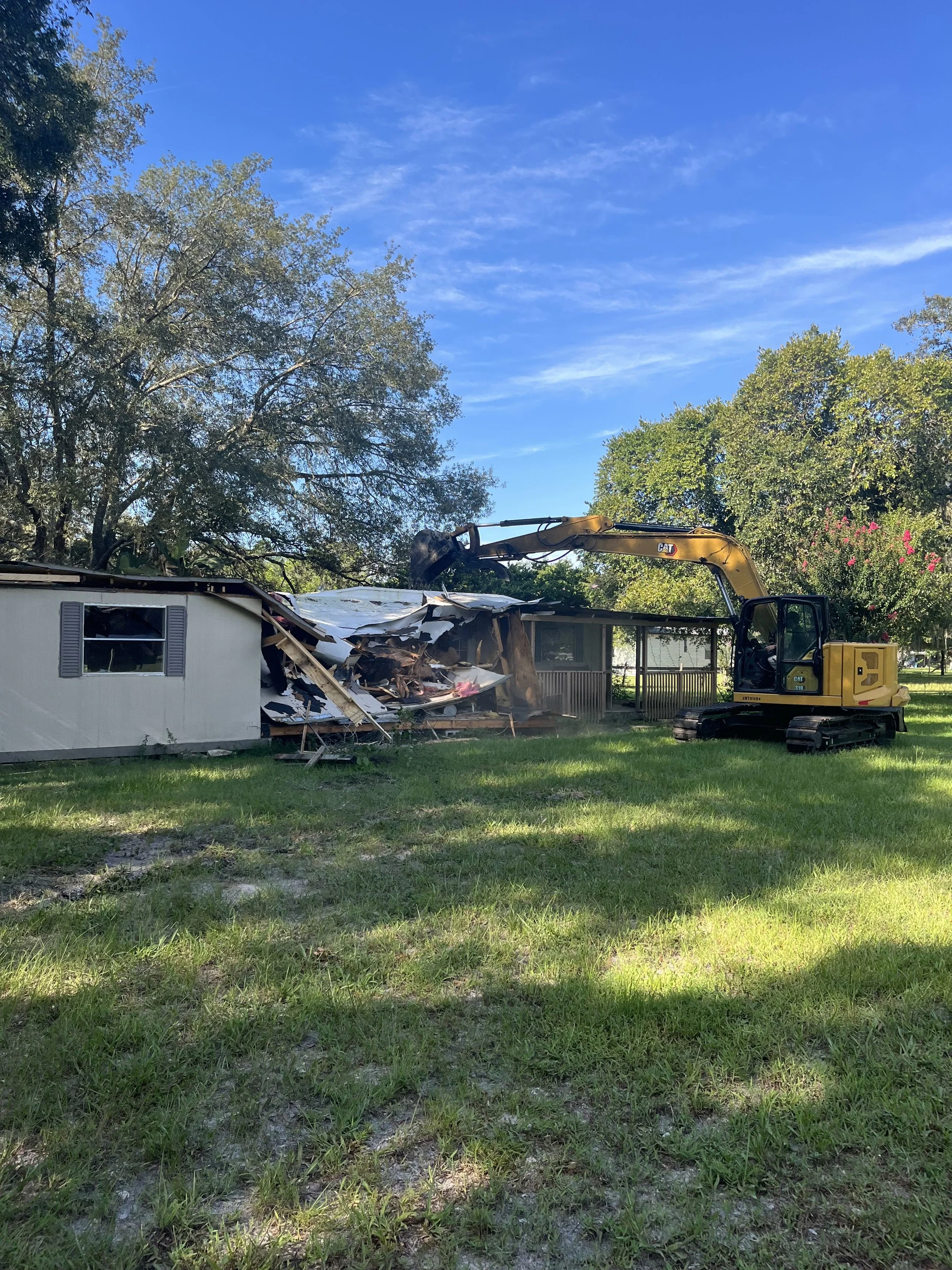Mobile home demolition in Hernando