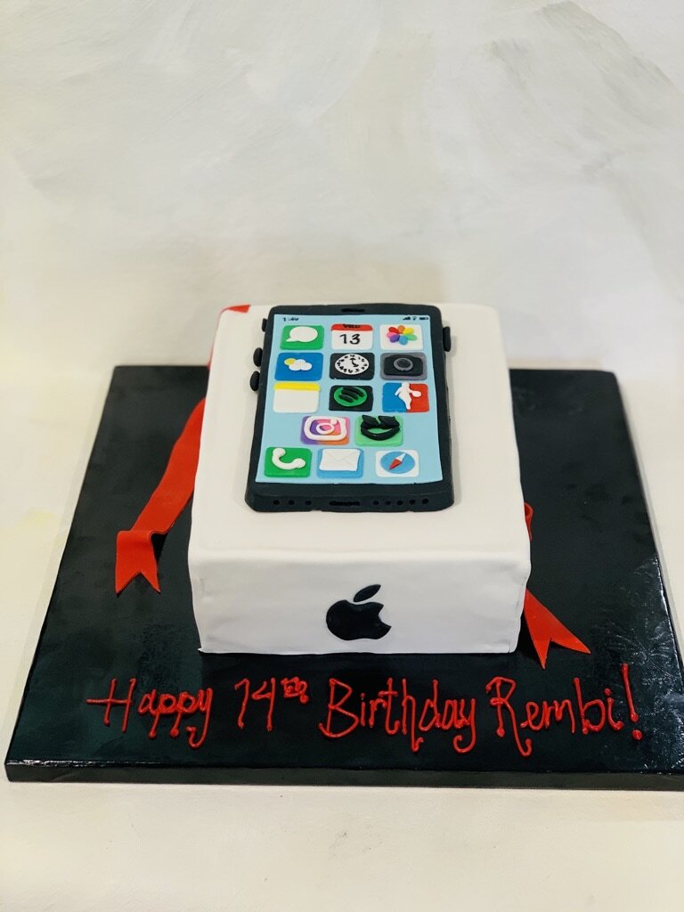 customiphonecake.jpg