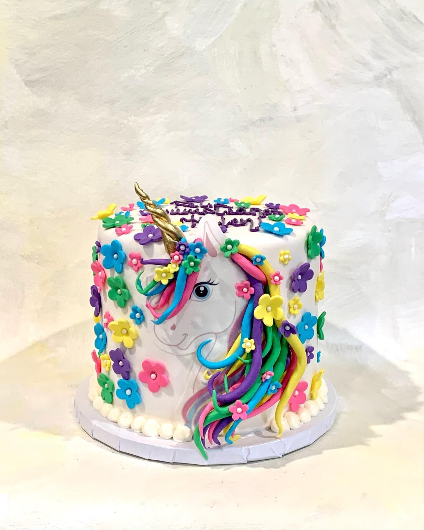 When I get an order for a kid&rsquo;s cake, I think to myself, I would have LOVED this cake as a kid! Especially with this theme, Unicorns! 🌈🦄 

My favorite character growing up was Tweety!

Who was/is your favorite character?

#dmvcakes #dmvbaker 