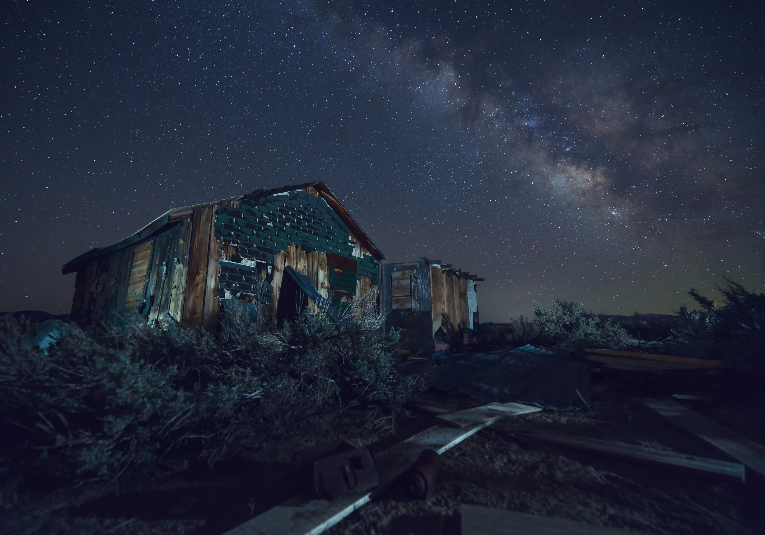 Abandoned cabin on 395