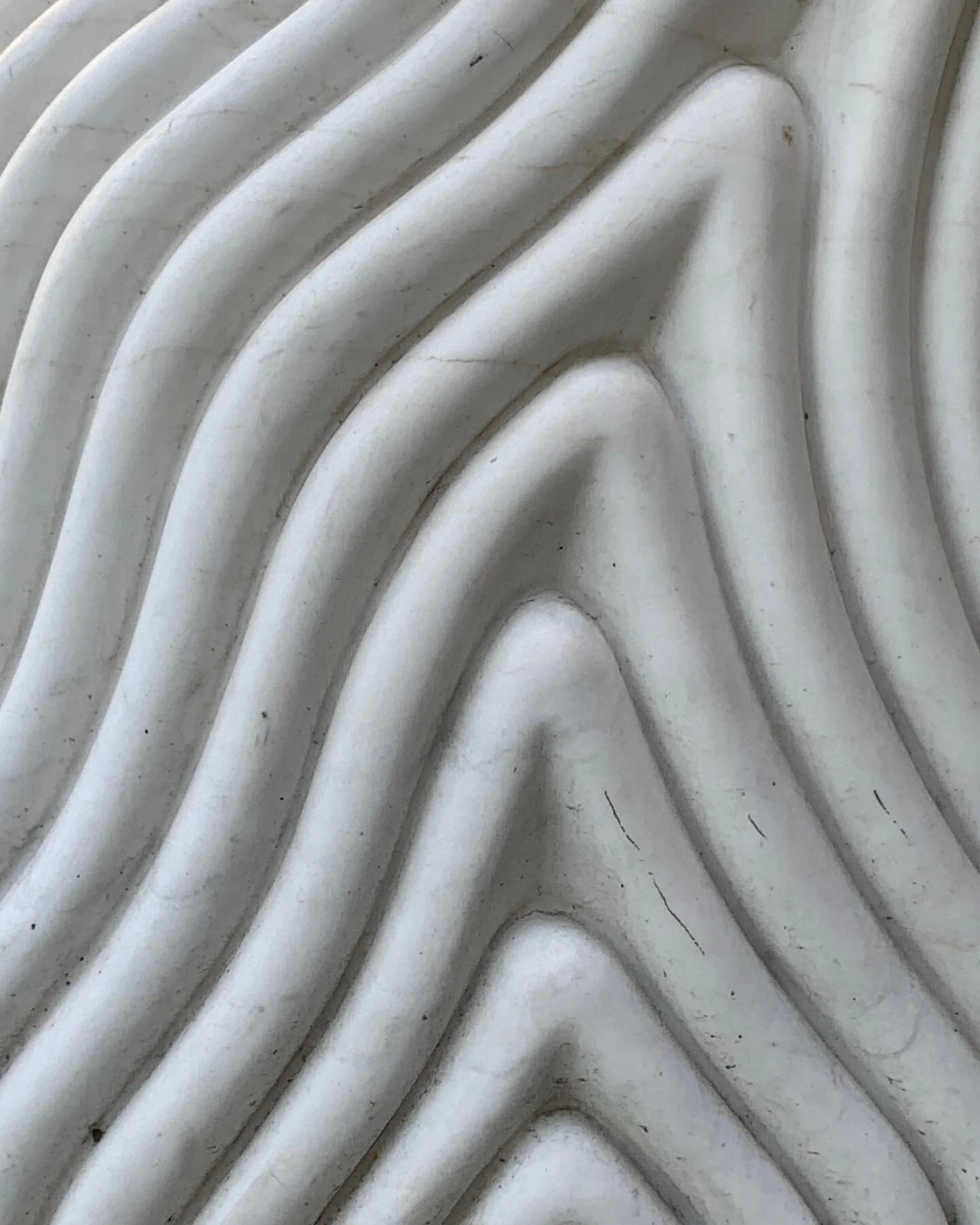 wave&bull;form 

#biophilia #biophilicdesign #naturepatterns #naturepattern #abstractart #urbandesign #sculptural #streetfurniture #whiteaesthetic #naturalaesthetic #naturalaesthetics #monochromatic #white #antiracism #vulvaart #organicshapes #flow #