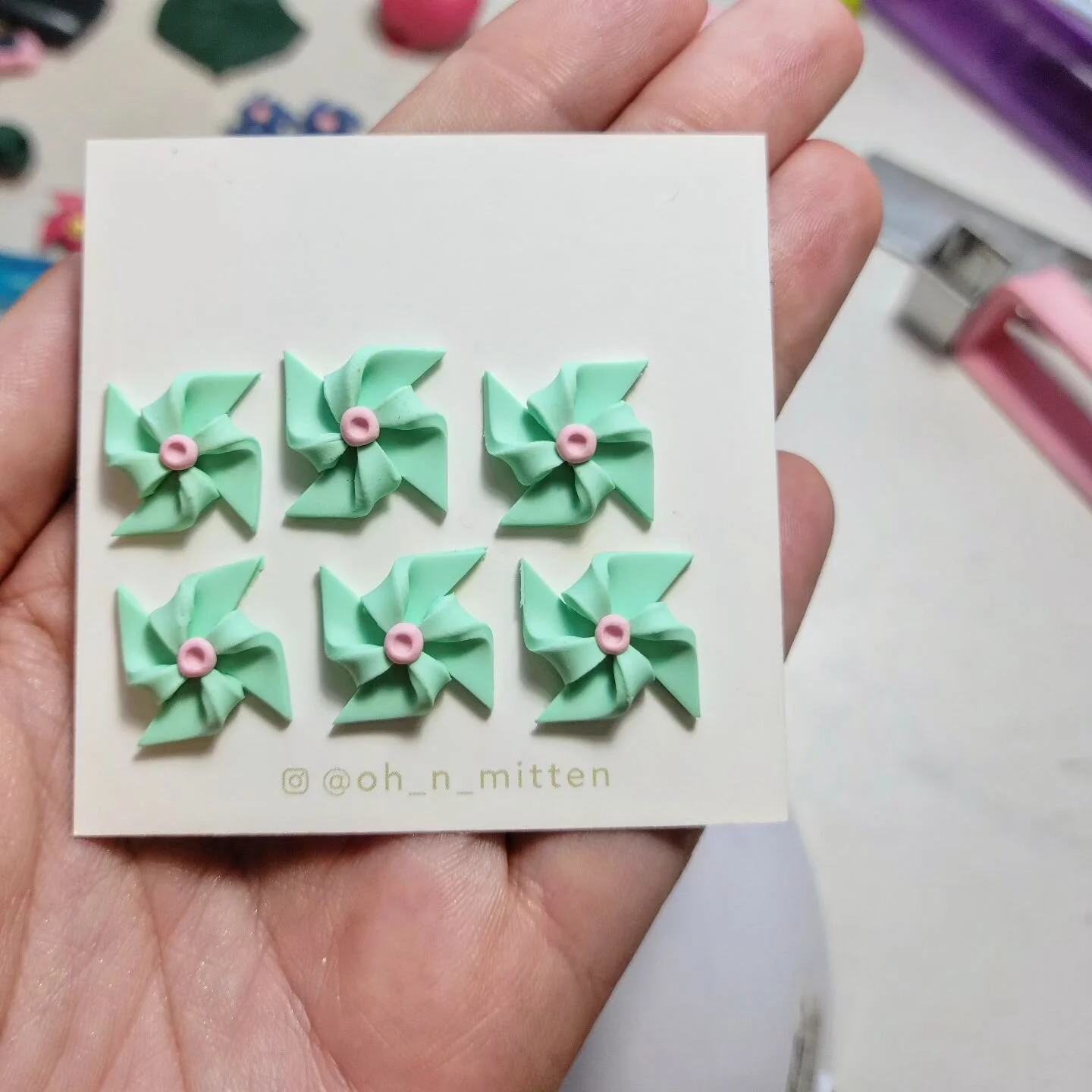 Twirl into style with these handmade polymer clay pinwheel earrings! 🌀👂
.
.
.
#handmadejewelry #polymerclayearrings #pinwheelearrings #statementearrings #accessorize