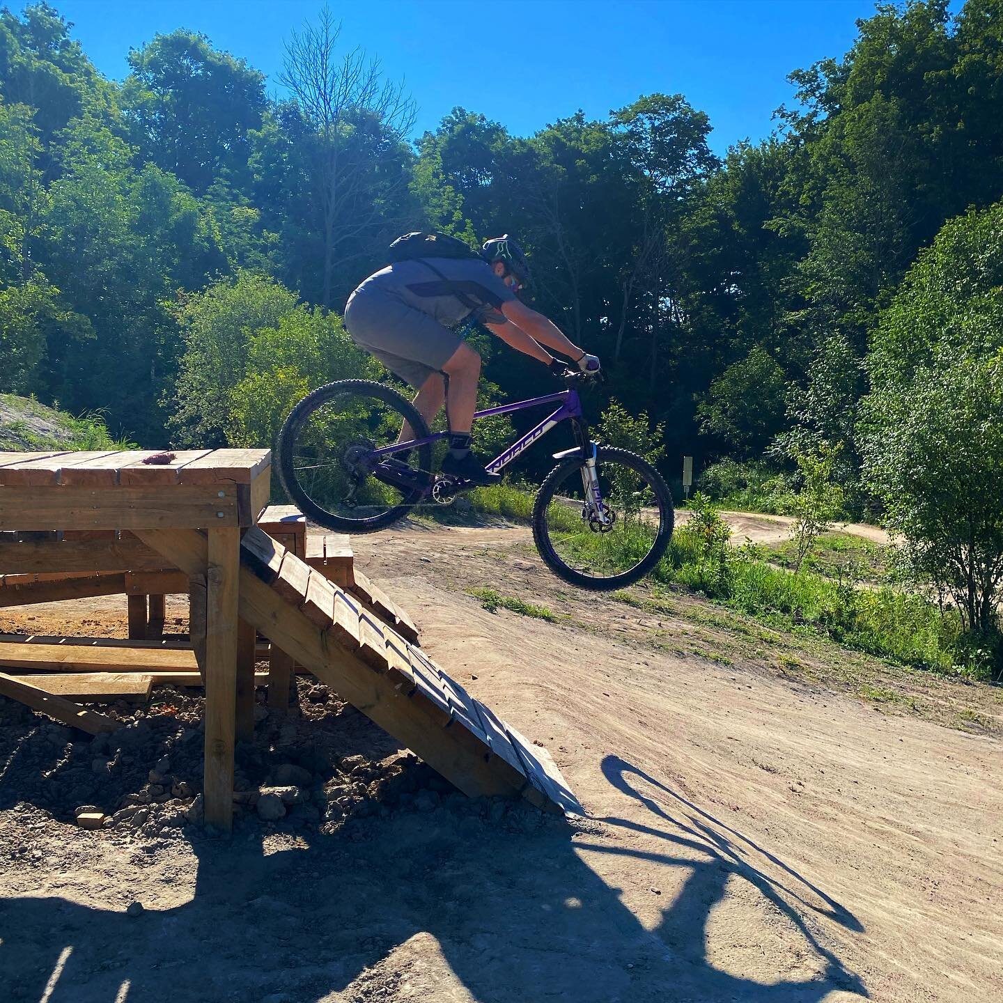 Here in Ontario we have so few places that are willing to add airborn features to our trails. Thank you @the_hydrocut for showing how it looks to do trail development and risk management right!!! #thehydrocut