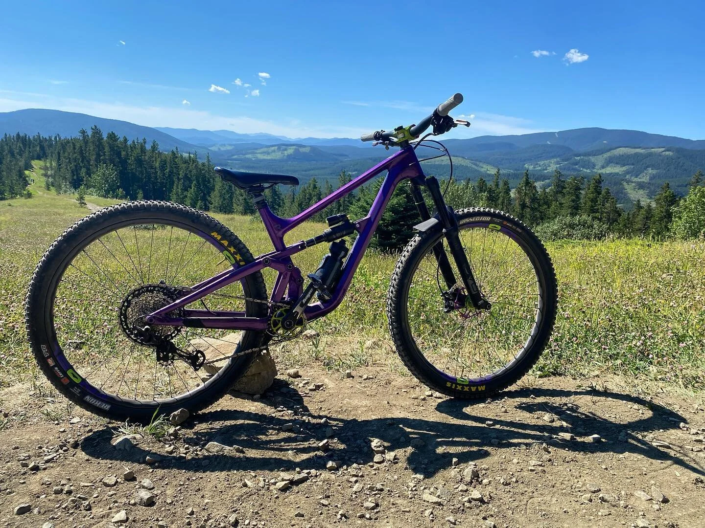 Alberta has views!  #braggcreek #travelwithyourbike 

Looking for your dream bike?  Let me help!
Give us a follow @bikeandhammmer
Check us out at www.bikeandhammer.com 
Contact us at info@bikeandhammer.com

🚵🛠
#dreambikebuild #bike #bikelife #bikec