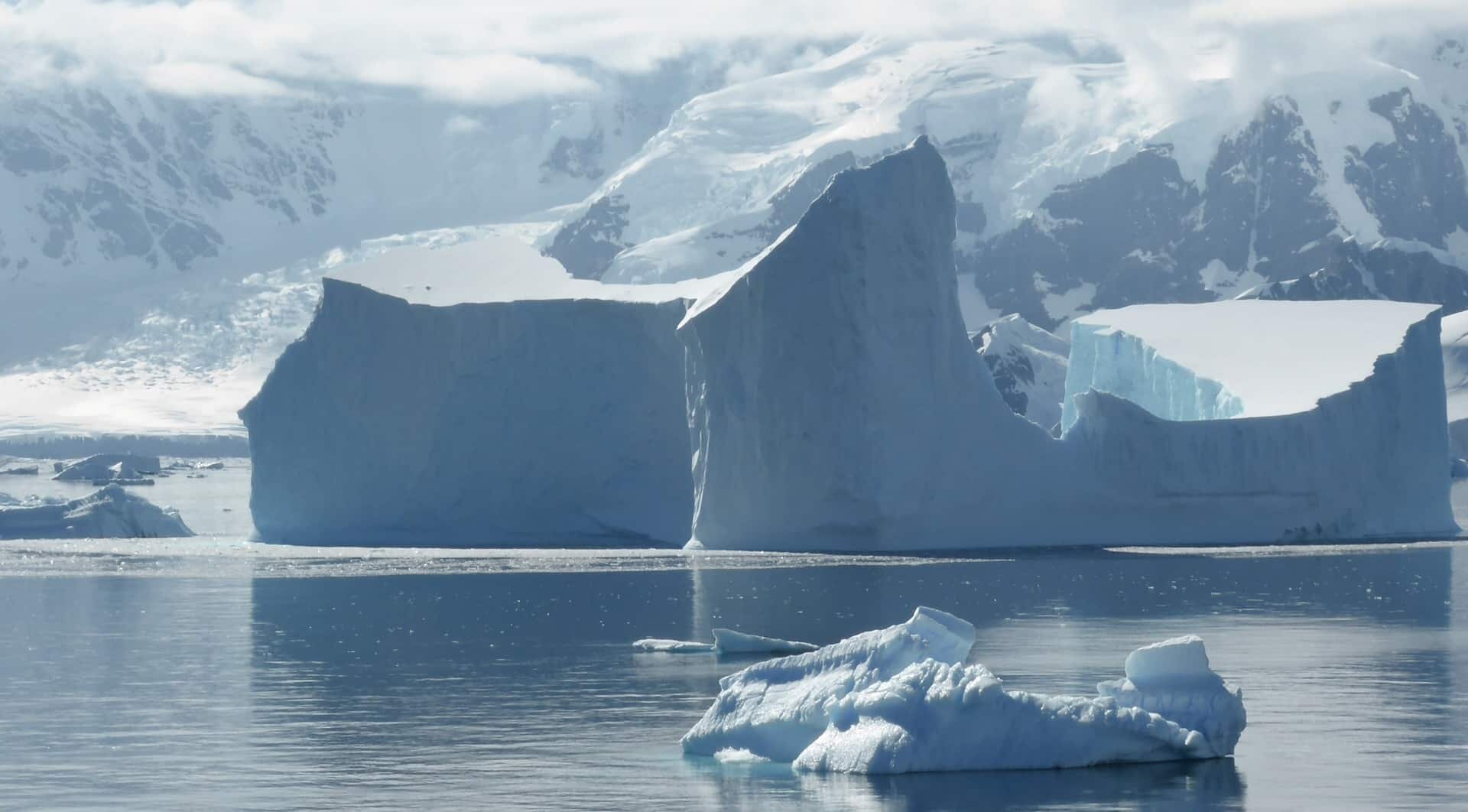 tabular-tabular-iceberg-southern-ocean-antarctica-martin-fuchs.jpg