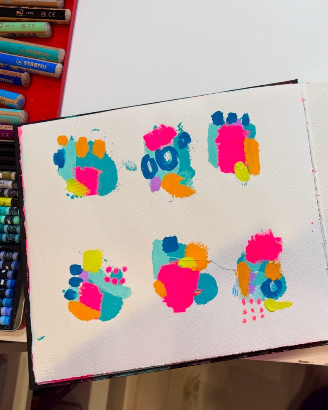 Small sketchbook studies, colourful and punchy. Created with the pure joy of colour! 

#sketchbook #abstractsketchbook #abstraction #lovecolour #abstractart