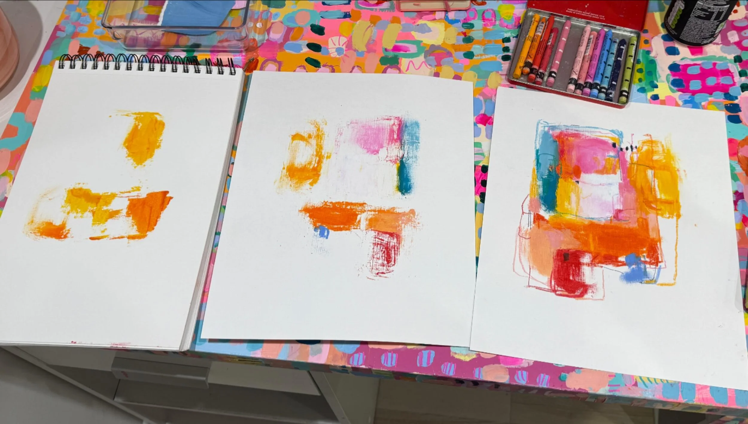 Some works on paper I've got going on today in the studio, a bit of monoprinting and lots of interesting mark-making. 

#abstractpainting #monoprint #worksonpaper #abstractpainter #abstractoilpainting