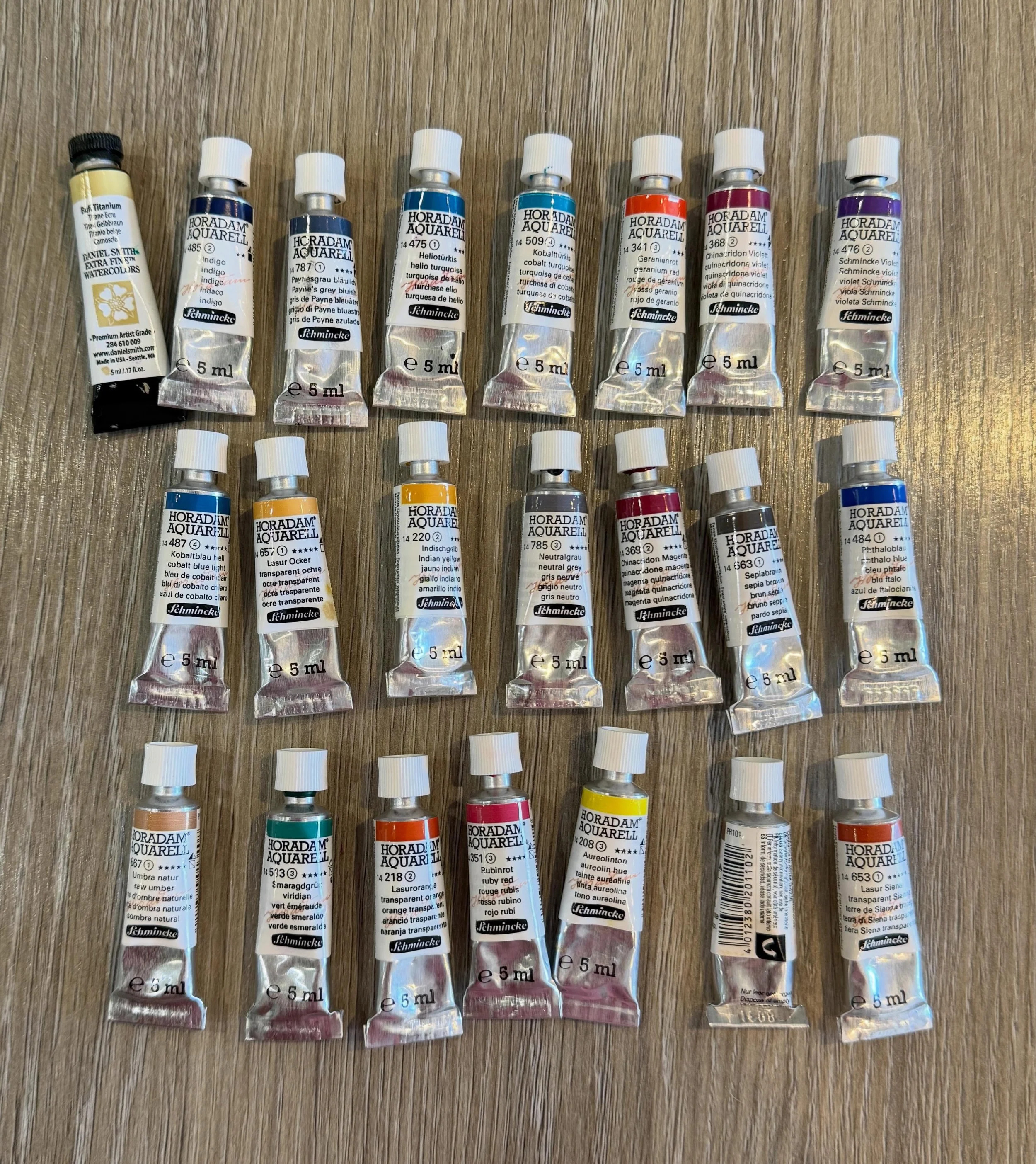 I'm selling some watercolour paints on EBay. Link is in stories to check out the listing! 🎨

@schmincke_official @danielsmithartistsmaterials 

#paintforsale #watercoloursforsale #artmaterialsforsale #studioclearout