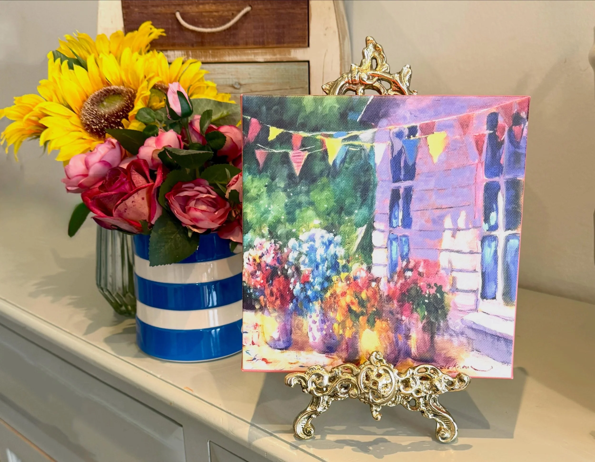 I got this pretty little plate stand last week... perfect to display smaller paintings like mine, as an alternative to hanging on a wall. The painting in the picture is 8x8" (🎨 'Garden party' 🎨).

#oilpainting #impressionistart #impressionism 