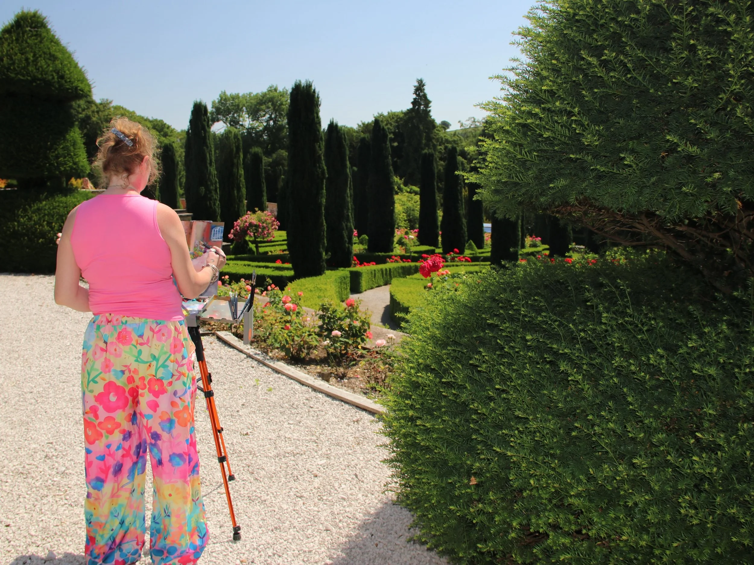 Reliving the scorching hot days I spent painting in the fabulous @hoptonhall rose gardens! I was fortunate to meet Waynne who was there taking pictures with his very professional looking camera, and he kindly took these great photos, which are infini