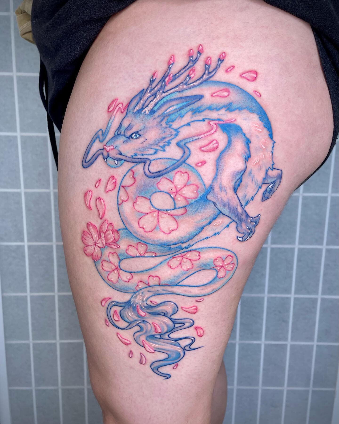 Dragon 💙🐉🌸 For Emma

Thank you for your trust through this process! So glad we met how we did and got to make an awesome piece together! 💗 Grateful for you! 

#pdxtattoo #portlandtattoo #bluedragontattoo #hakutattoo #colortattoo #tattoo #dragonta
