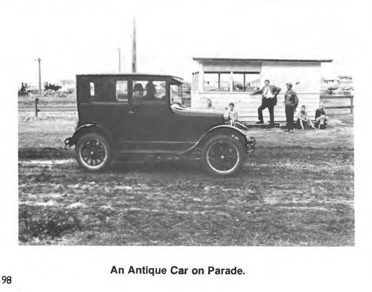 Flashback to an antique car during the parade. This photo is from our 1976 show book.

#WillCountyThresh #FarmLife #tractorhistory #farmshow #antiquemachinery #antiquemachine #antiquetractorsandequipment #antiquetractorlife #oldtractors #oldtractor #