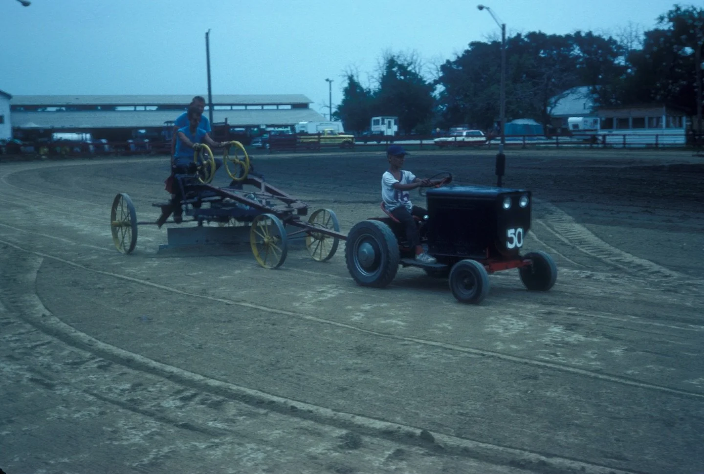 Flashback to a tractor pull scene at one of our previous shows. Let us know if you recognize or identify the location, anyone or any equipment in the scene. This photo was provided on 35mm slides from Brian Kestel. 

#willcountythresh #tractorshow #t