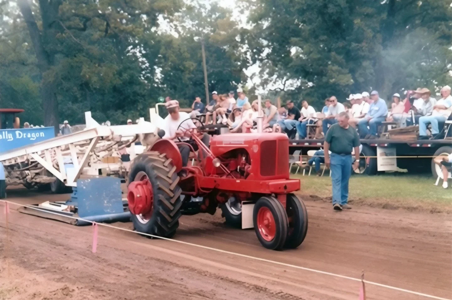 Flashback to a WCTA Tractor Pull. This image is likely from the mid 1980s. Does anyone recognize the machine, driver or scene?

#willcountythresh #flashback #farmshow #antiquetractor #tractorpulls