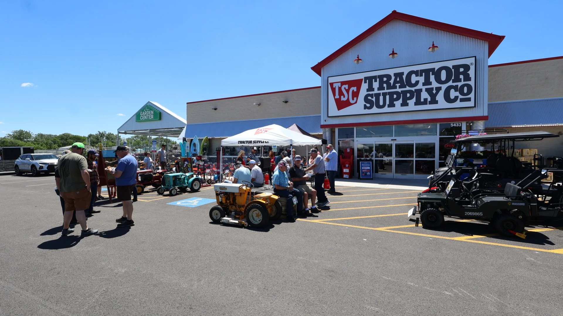 2025_TractorDiscoveryDay (49).JPG