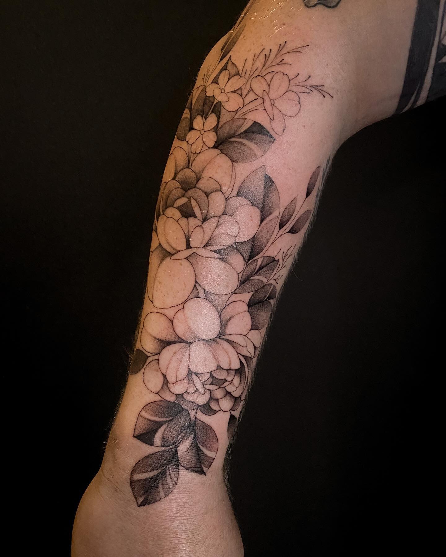 Crane and peony sleeve for Jaiden! Always an honour when a client returns,  and wants to go BIGGER 🙇‍♂️ 🙇‍♂️ Mostly healed with some small…